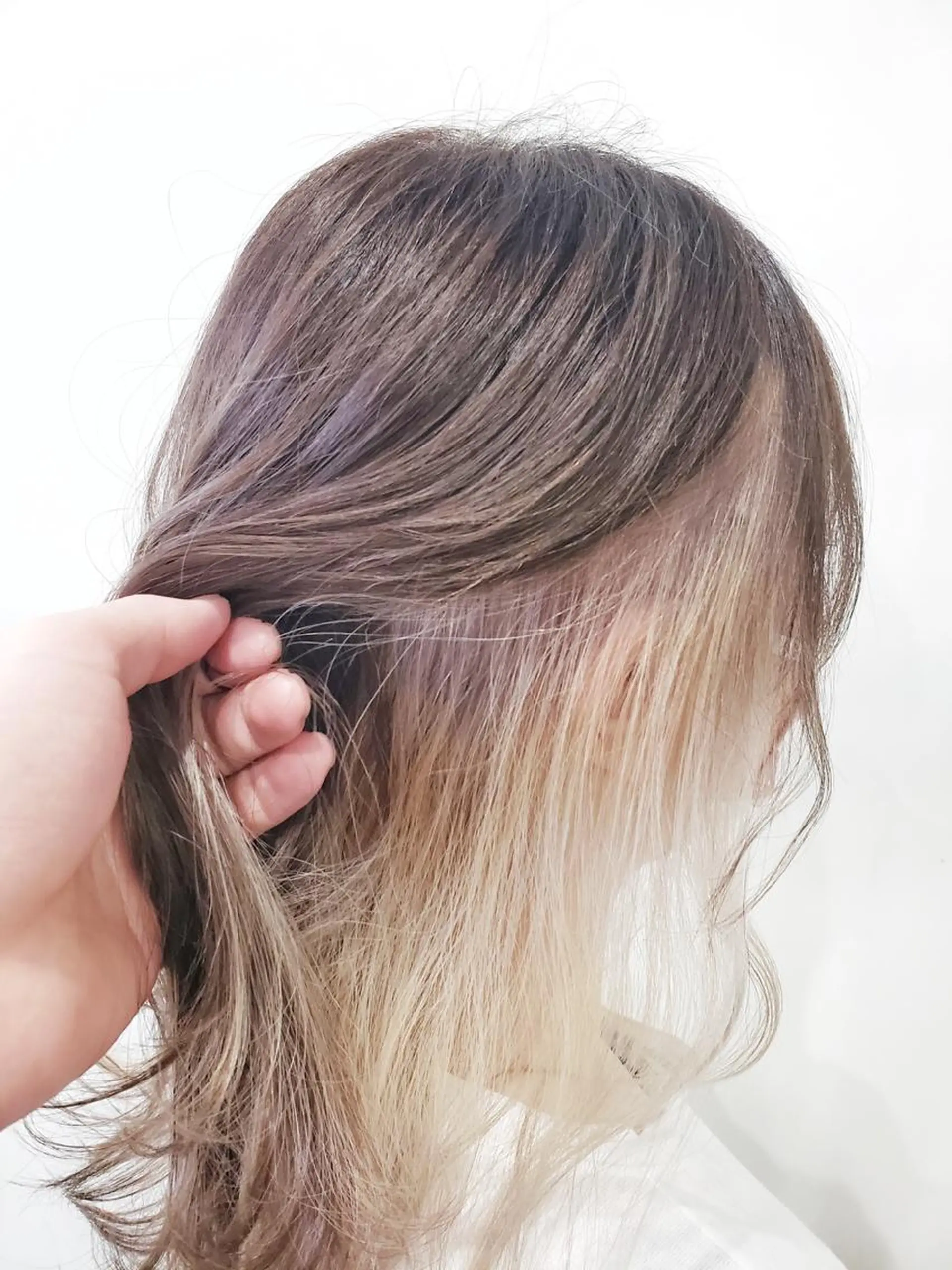 カラー ブロンド ヘアカラー デザインカラー 小西勇次のヘアスタイル