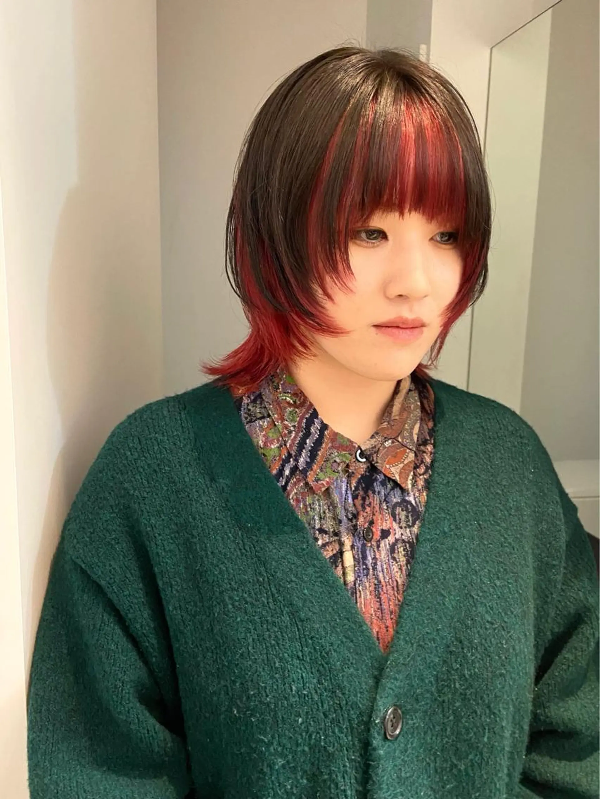 ミディアム カラー écouter所属・ショート/ウルフ ハイトーン/カイセイのヘアスタイル