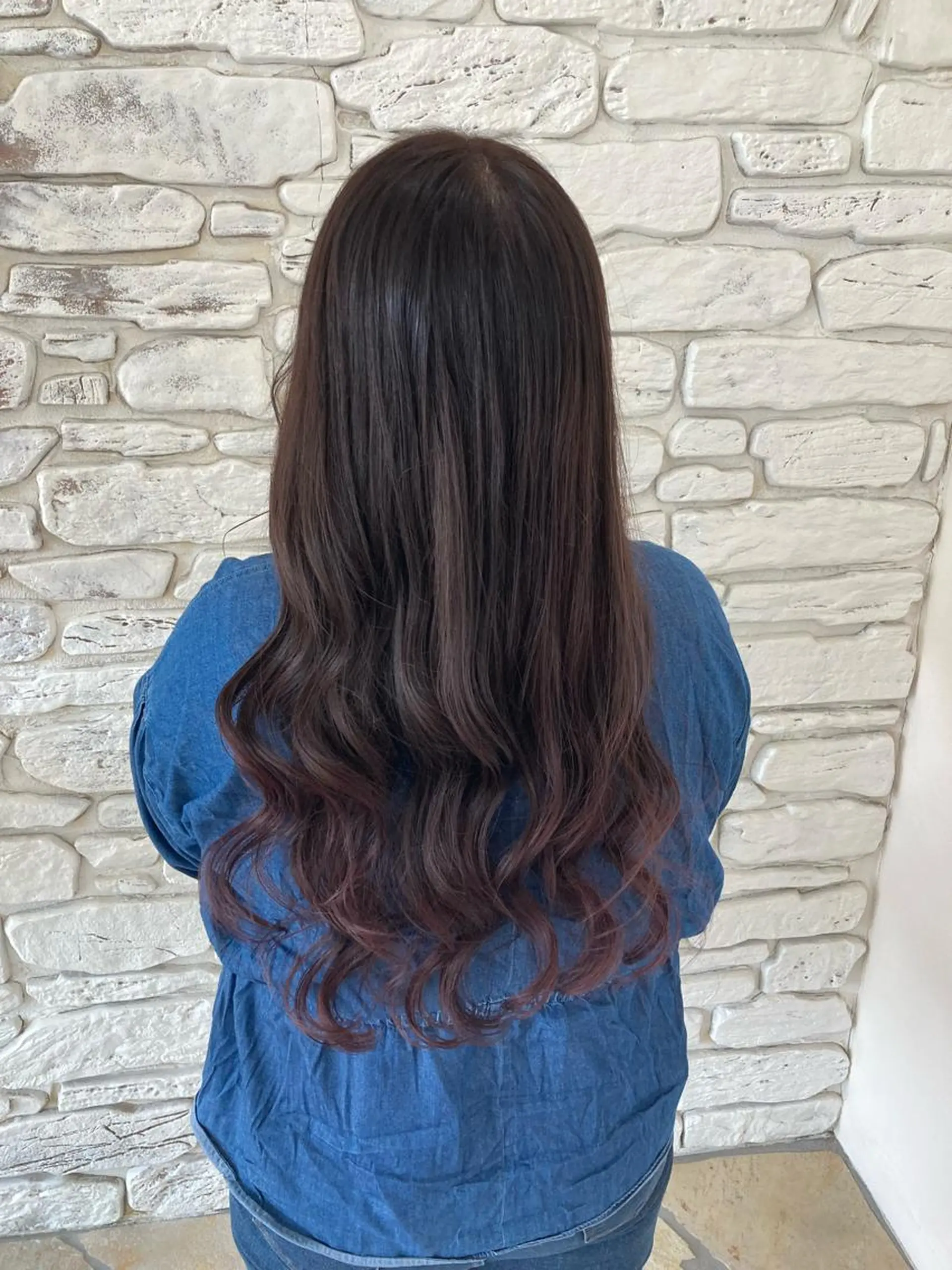 ロング カラー ブリーチ グラデーションカラー 浅岡 のどかのヘアスタイル