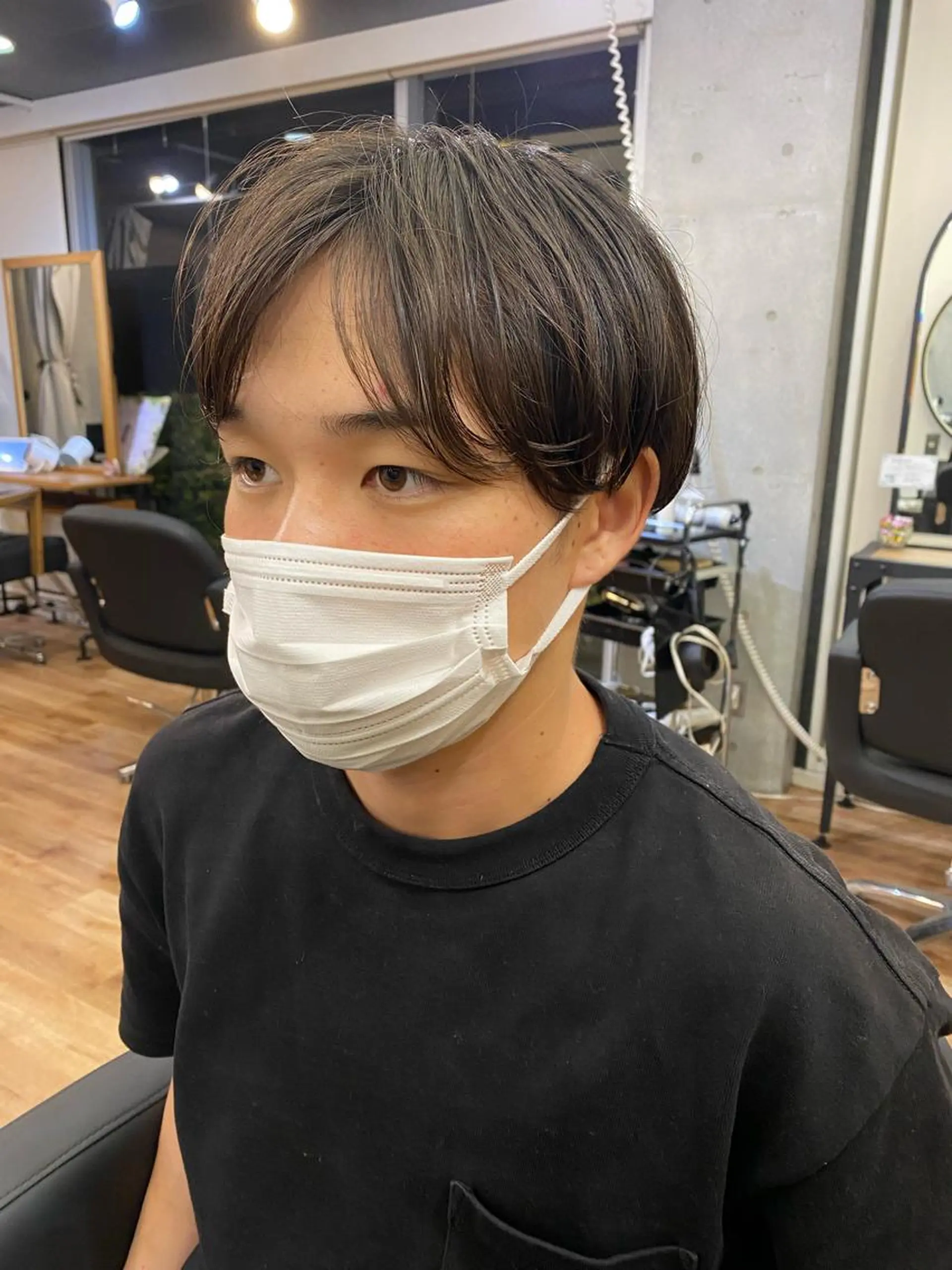 ショート パーマ メンズ センターパート メンズ韓国風 マッシュ メンズショート ツーブロック カット パーマ 大人可愛いヘア 大田のヘアスタイル