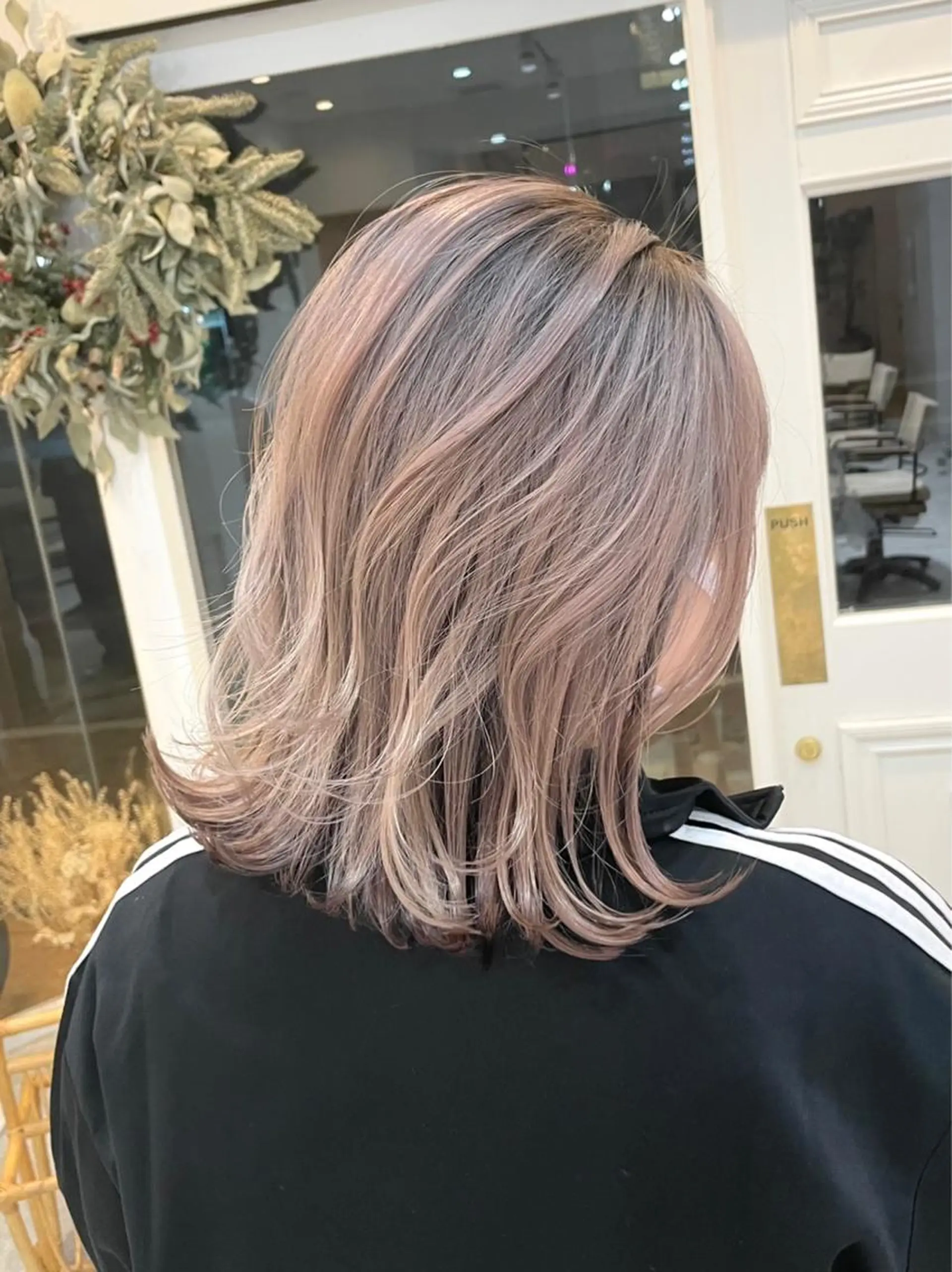 ミディアム waku 豊橋藤沢店所属・waku 豊橋藤沢店のヘアスタイル