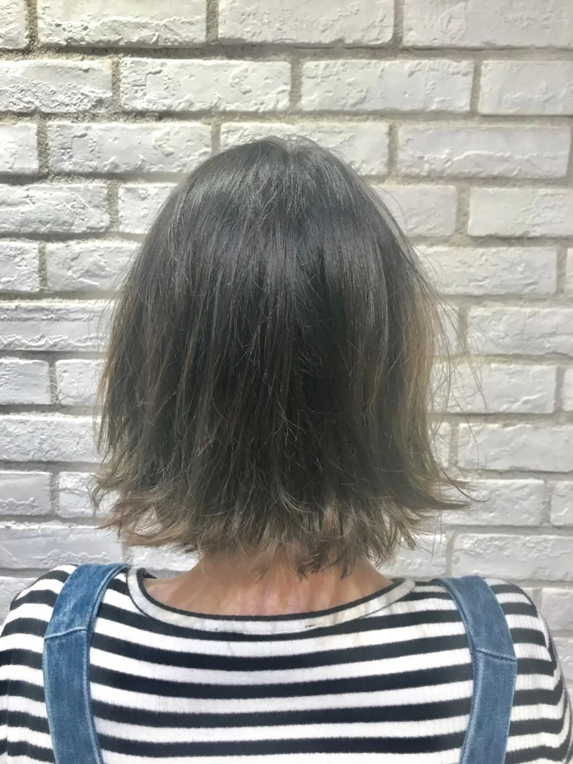 ショート カラー 切りっぱなしボブ ブルーカラー ブルージュ グラデーションカラー ボブ Ash 戸田公園店のヘアスタイル