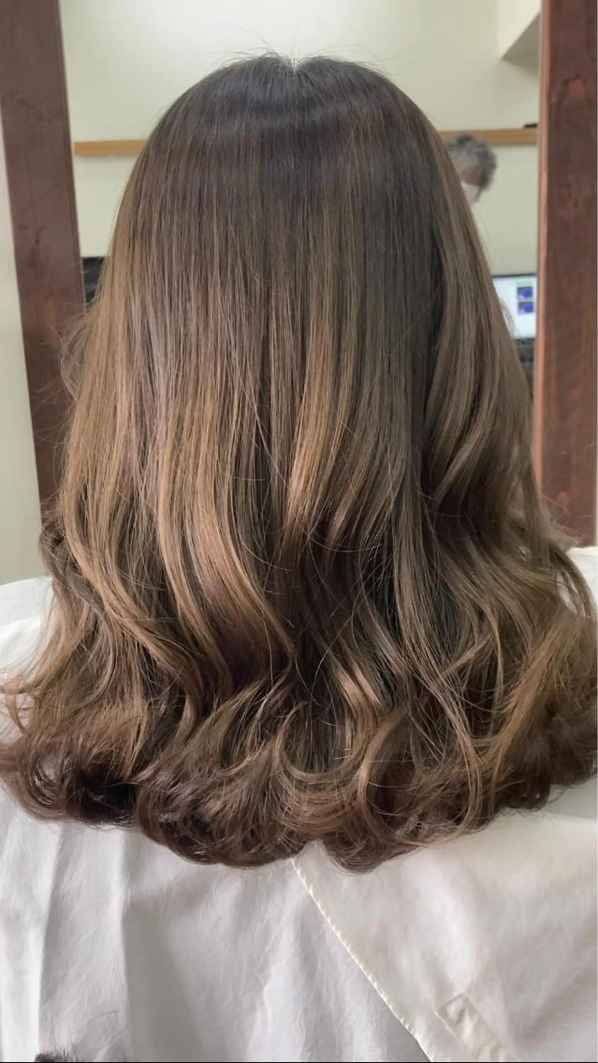 セミロング カット ヘアカラー ヘアー・クロマチックノート所属・杣澤 詩乃のヘアスタイル