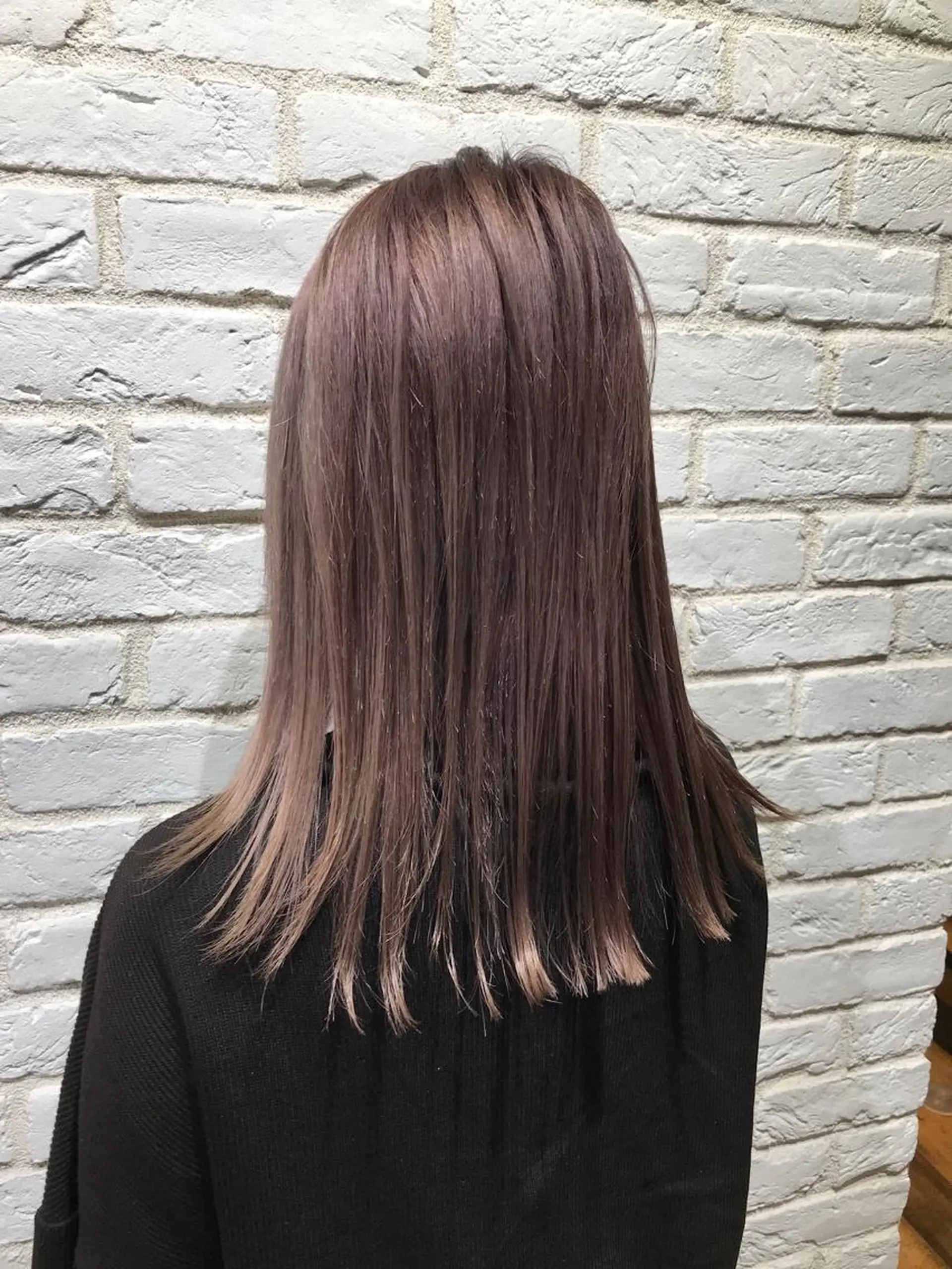 セミロング カラー ベージュカラー ブリーチ ピンクカラー ピンクベージュ Neale. yumiのヘアスタイル