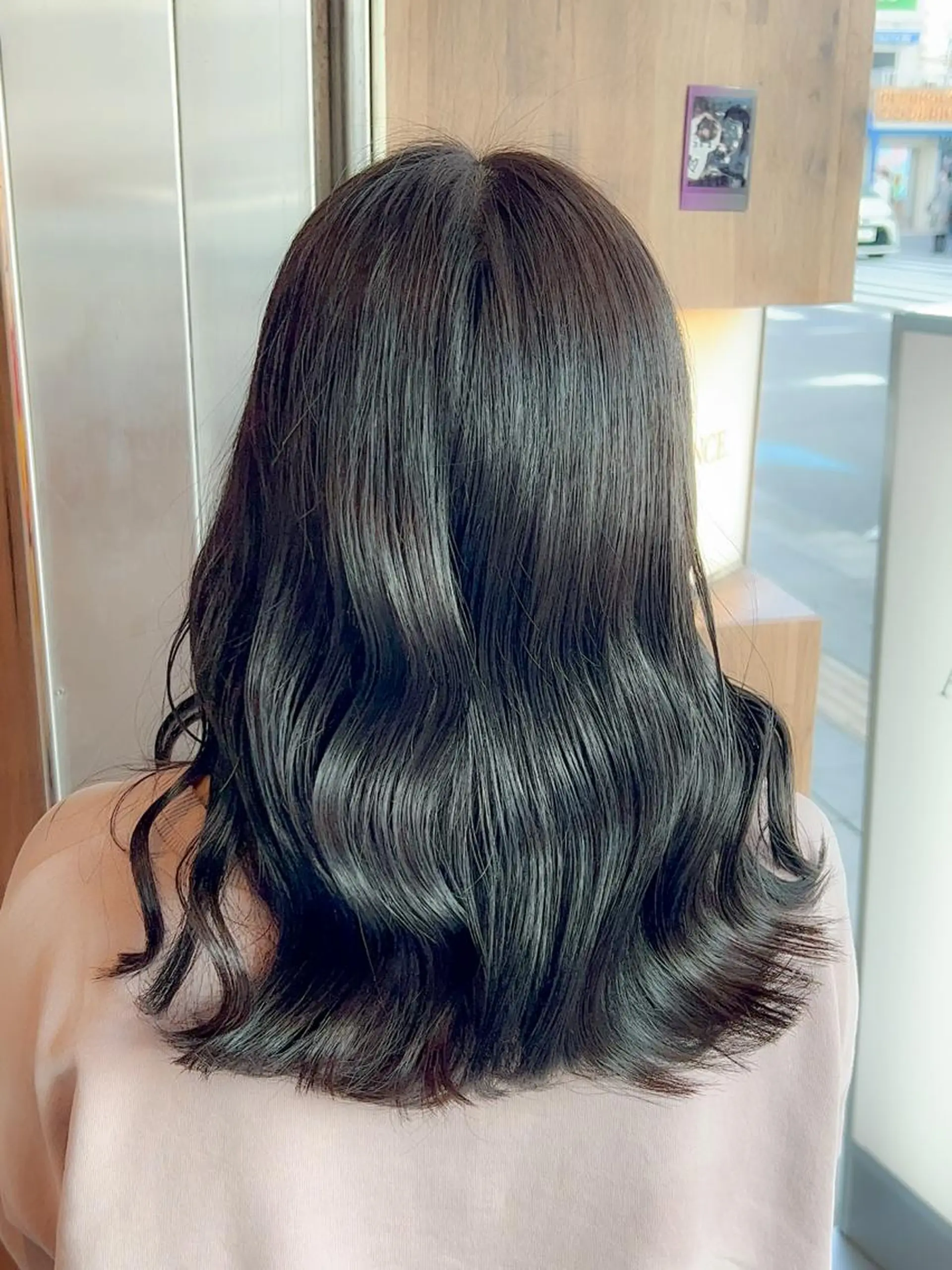 ロング 関 彩花のヘアスタイル