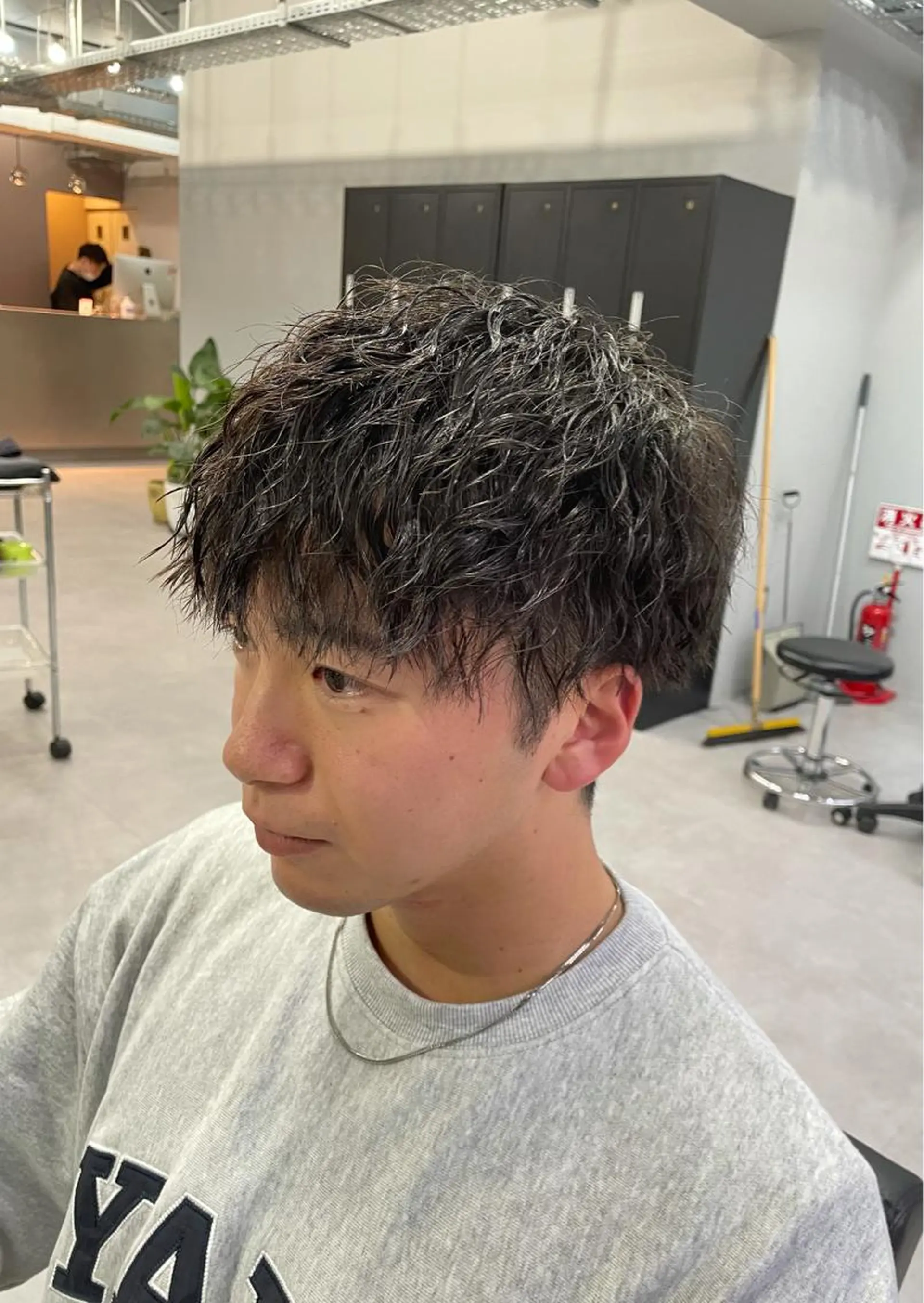 パーマ メンズ カット パーマ 西村あきや トレンド韓国ヘアのヘアスタイル