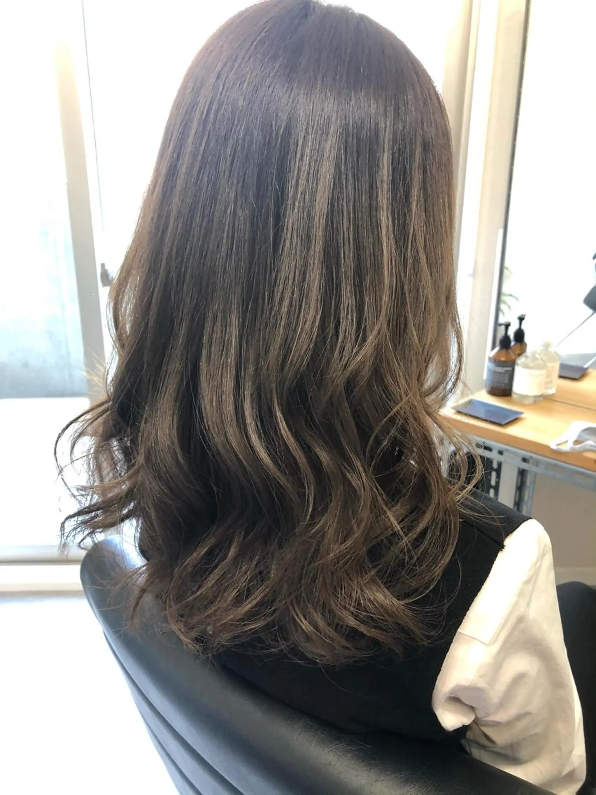セミロング カラー OFF YUYAのヘアスタイル