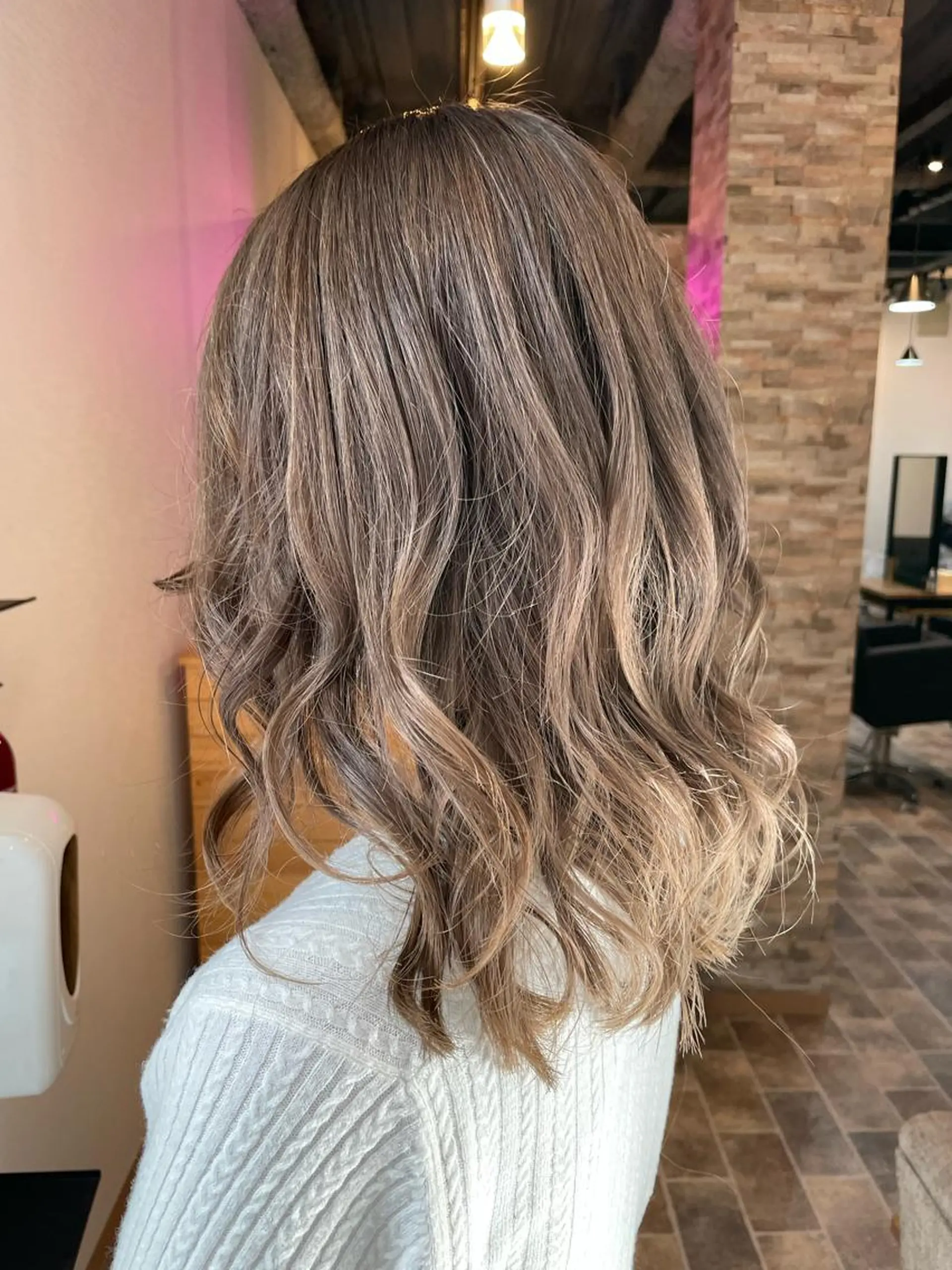 セミロング SALOWIN心斎橋Suite店所属・洗っても取れない 髪質改善|OJIROのヘアスタイル