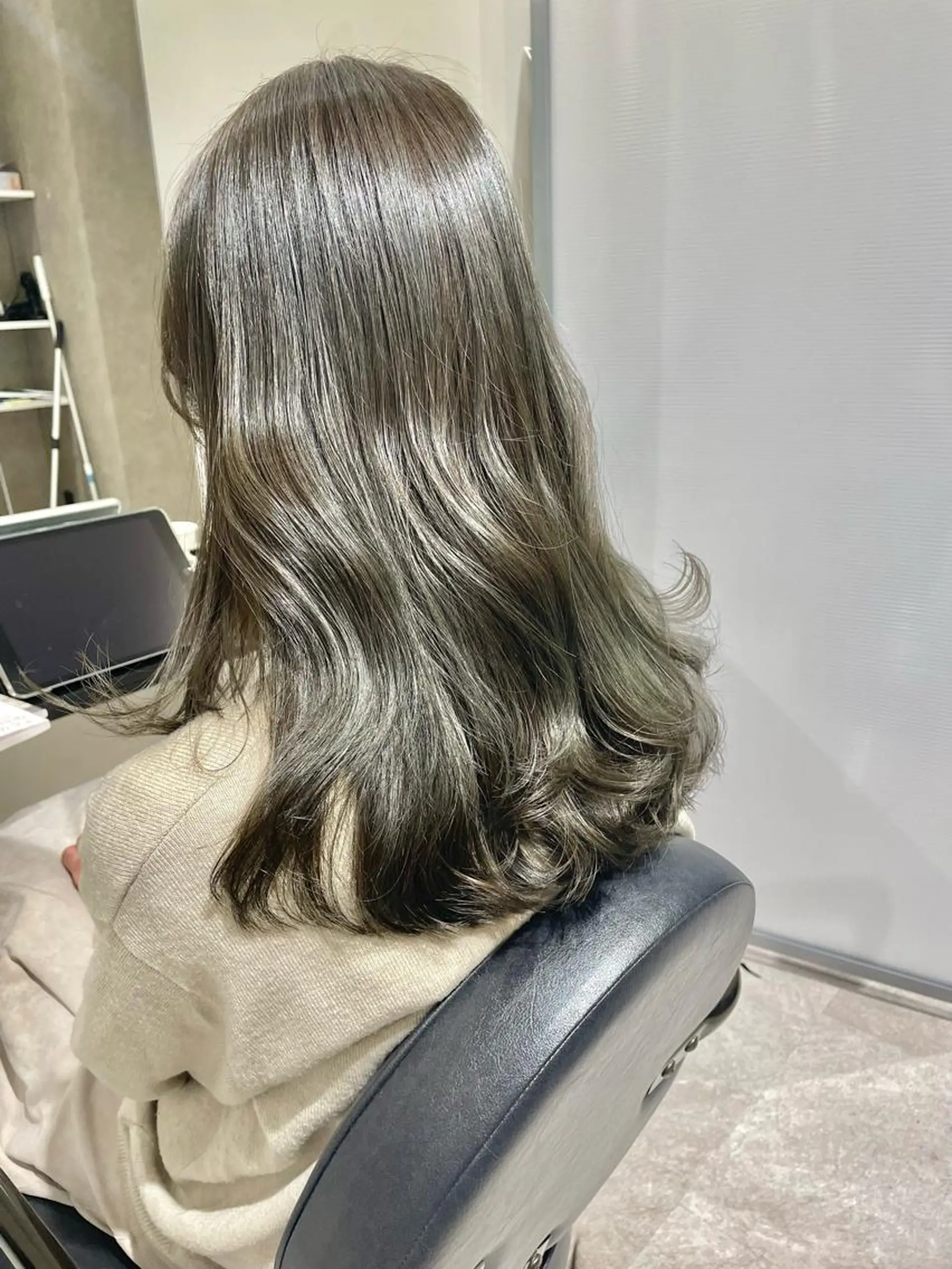 セミロング ヘアカラー トリートメント salowin銀座6丁目所属・銀座 Megumiのヘアスタイル
