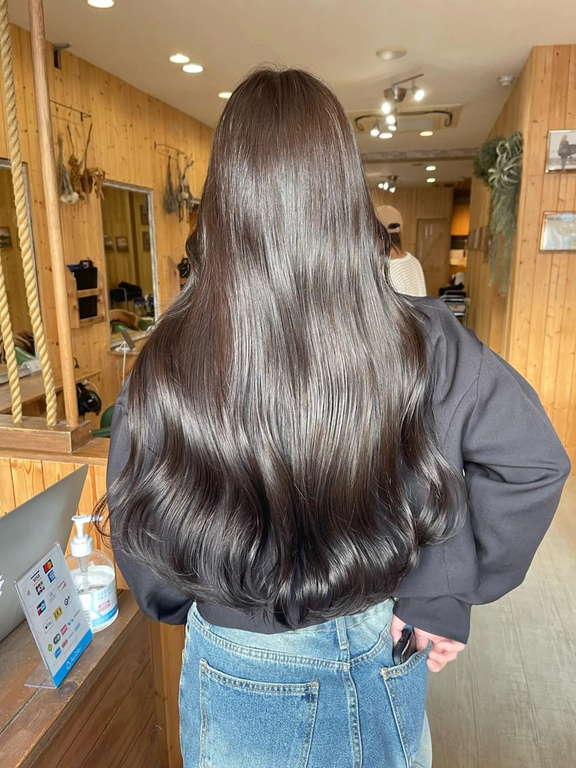 ロング 韓国レイヤー外国人風 透明感カラー髪質改善のヘアスタイル