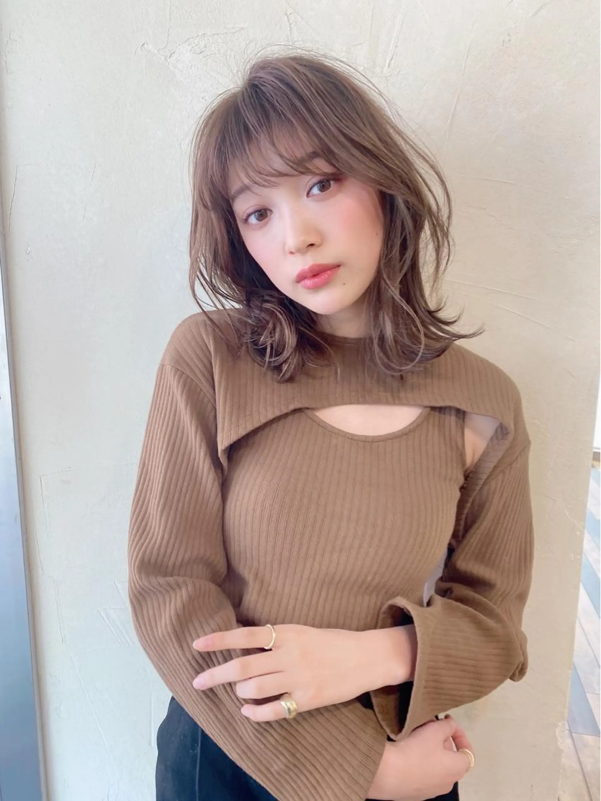 ミディアム レイヤーカット 鎌倉 彩のヘアスタイル