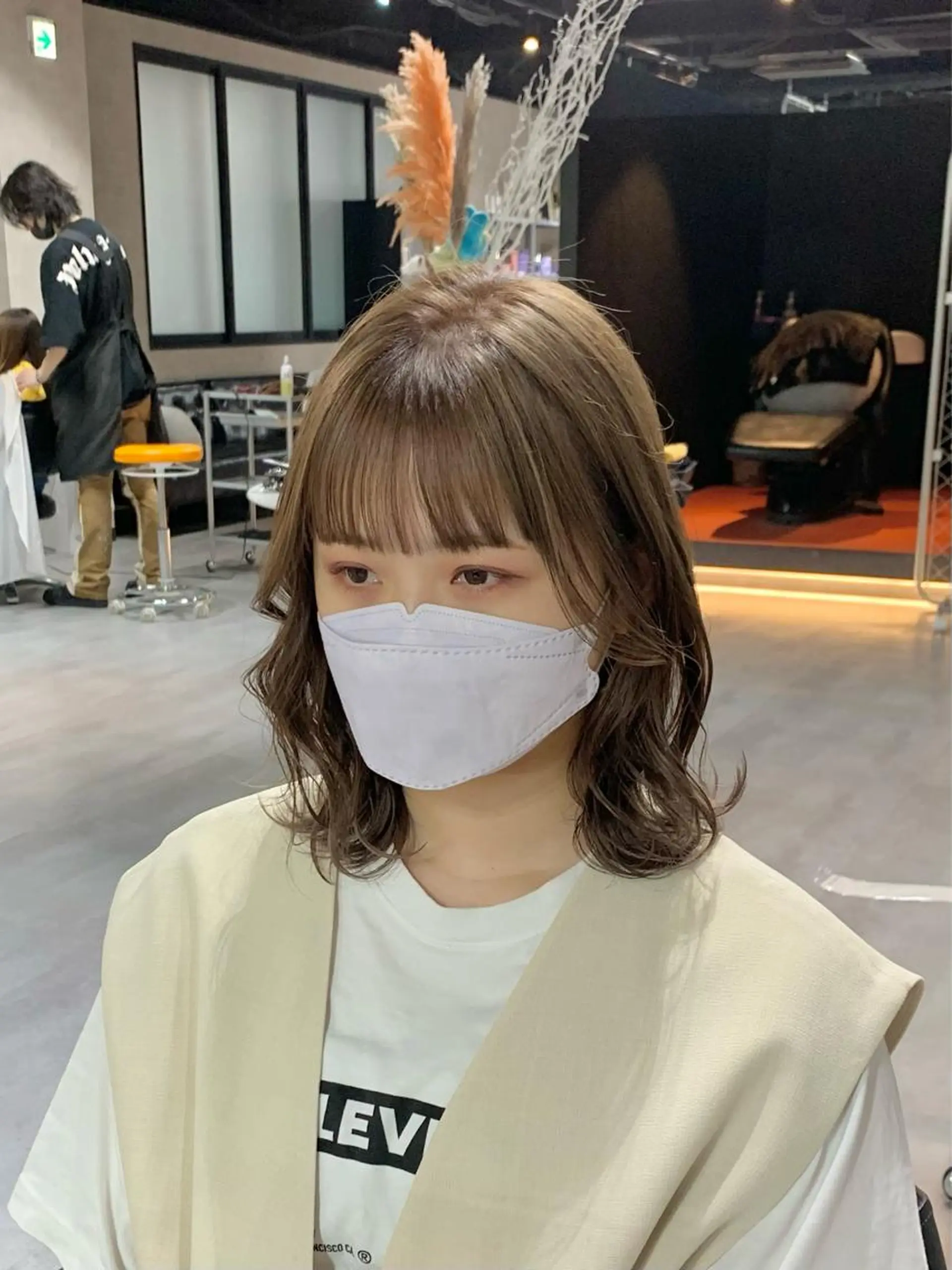 ミディアム カラー ミディアムレイヤー ベージュカラー レイヤーカット KISS SWAN所属・B E C H I C O〔べち子〕のヘアスタイル