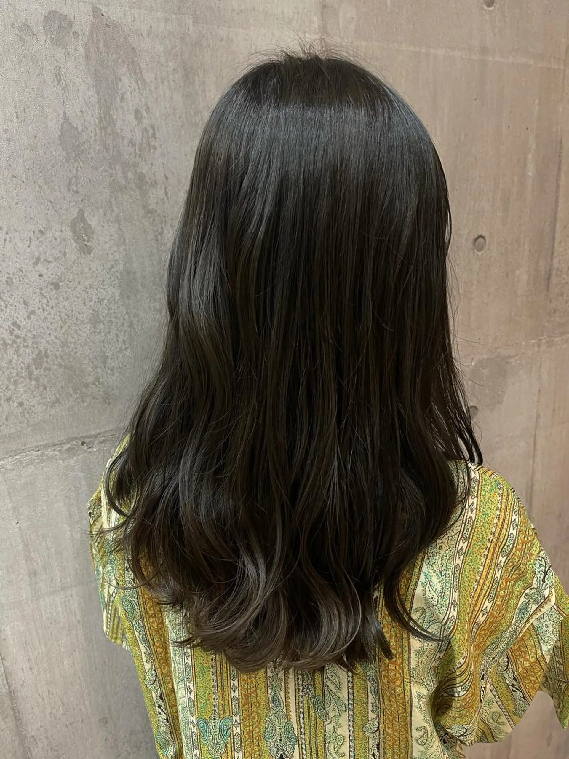 カラー 黒髪 ブルーカラー ブルーブラック グラデーションカラー art-Lago所属・art-Lago 宮司のヘアスタイル