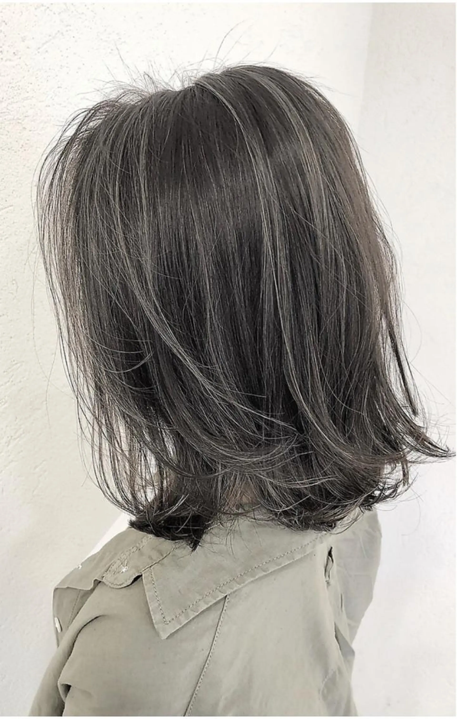 ミディアム カラー アッシュ アッシュグレー ハイライトカラー ハイライト マンツーマン/透明感 foi hairのヘアスタイル