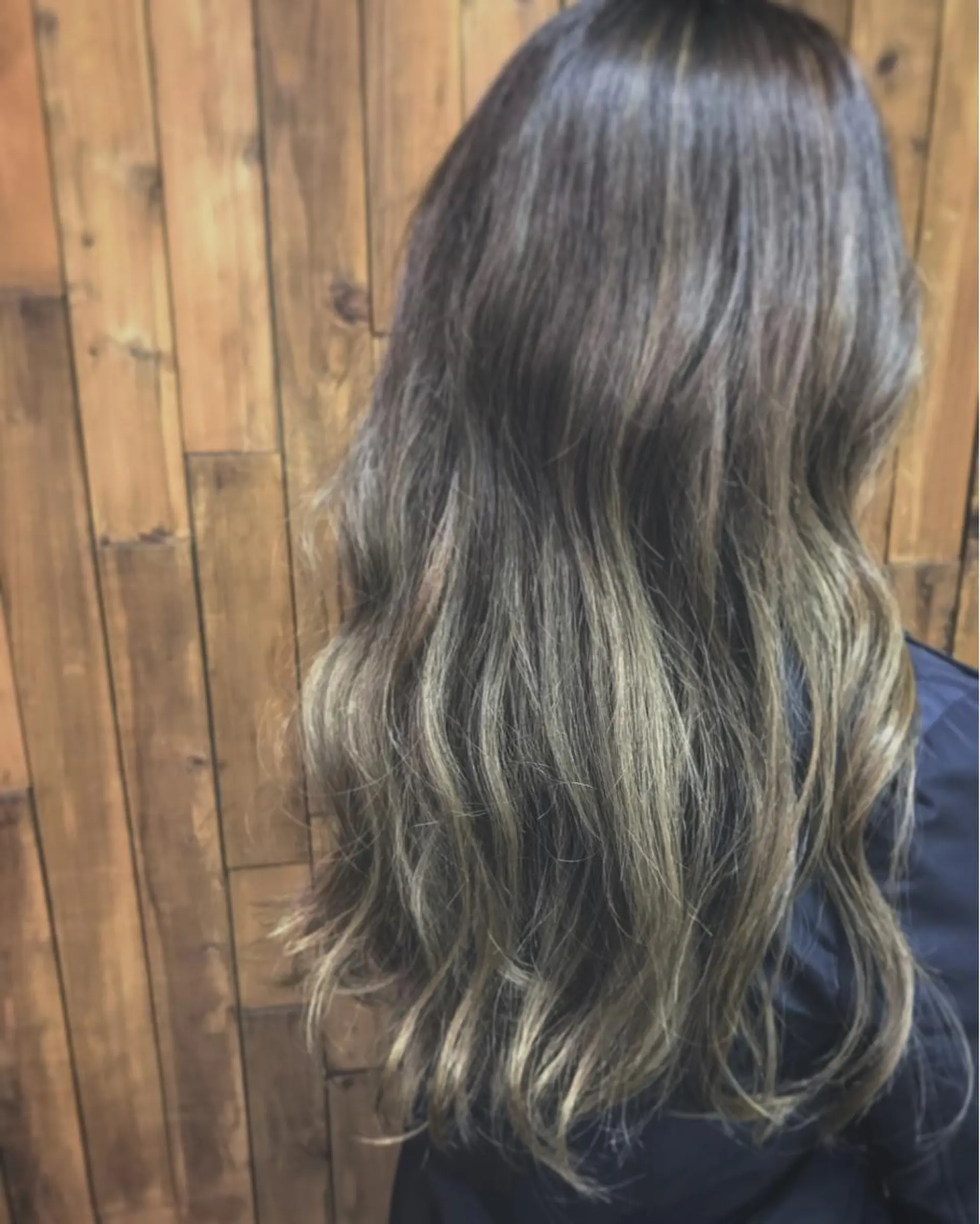 ロング カラー グラデーションカラー ハイライトカラー ハイライト にった みずきのヘアスタイル