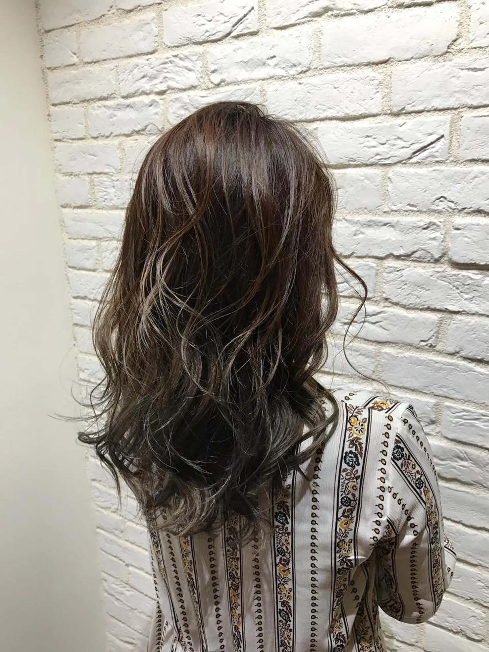 ミディアム カラー Neale. yumiのヘアスタイル