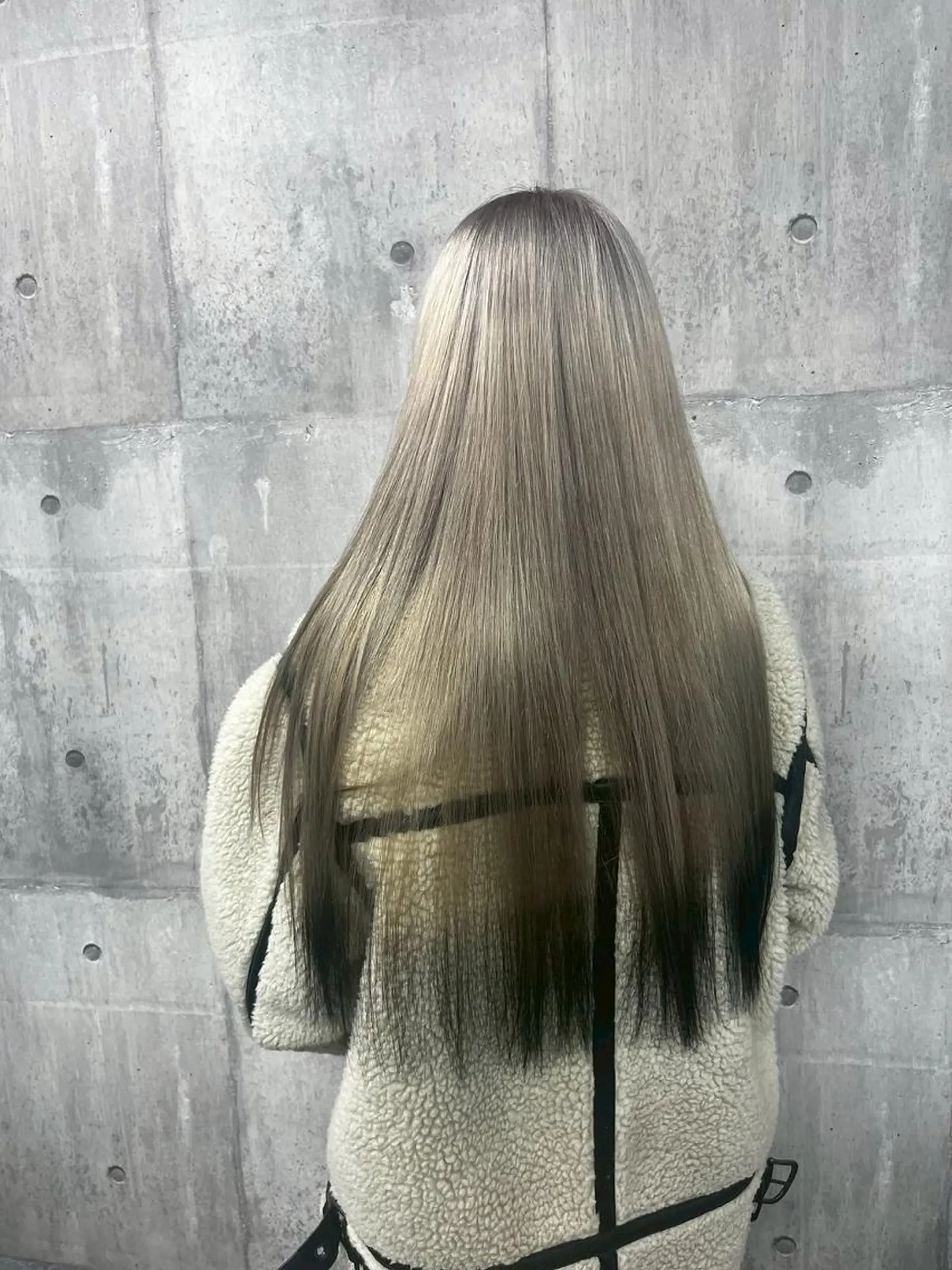 カラー ウルフカットデザイン カラー特化アールイーのヘアスタイル