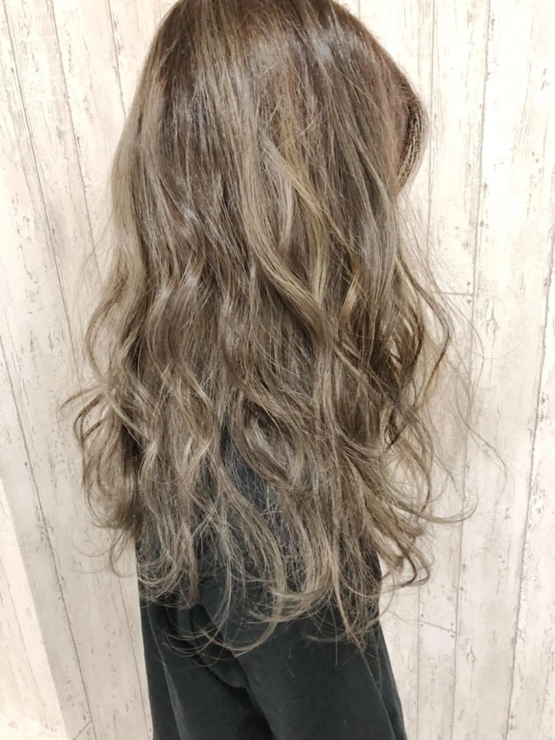 セミロング LANI OOSAKAのヘアスタイル