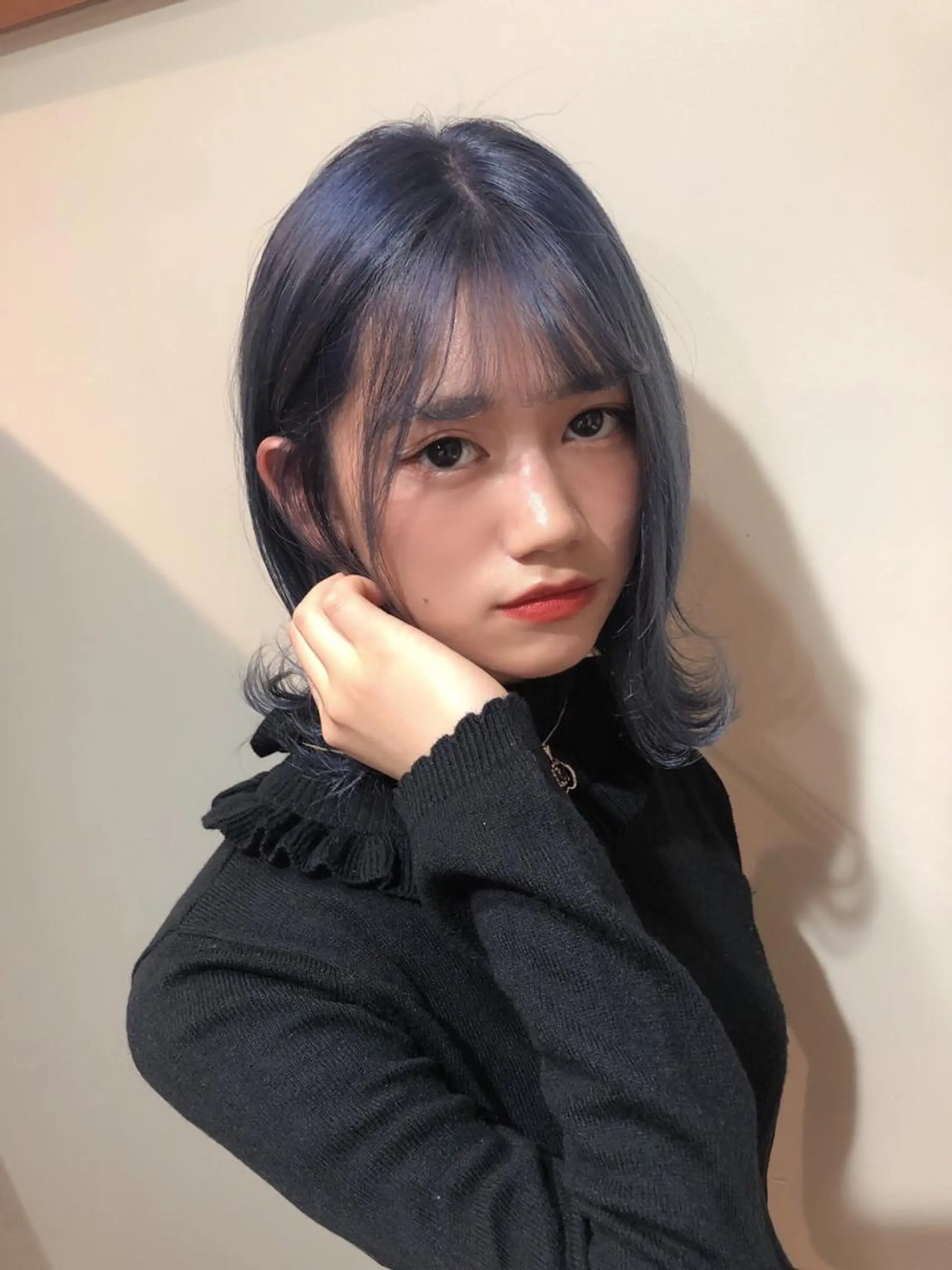 ミディアム カラー ブルーカラー シルバー ヘアカラー トリートメント 💓シールエクステ ルミエールのヘアスタイル