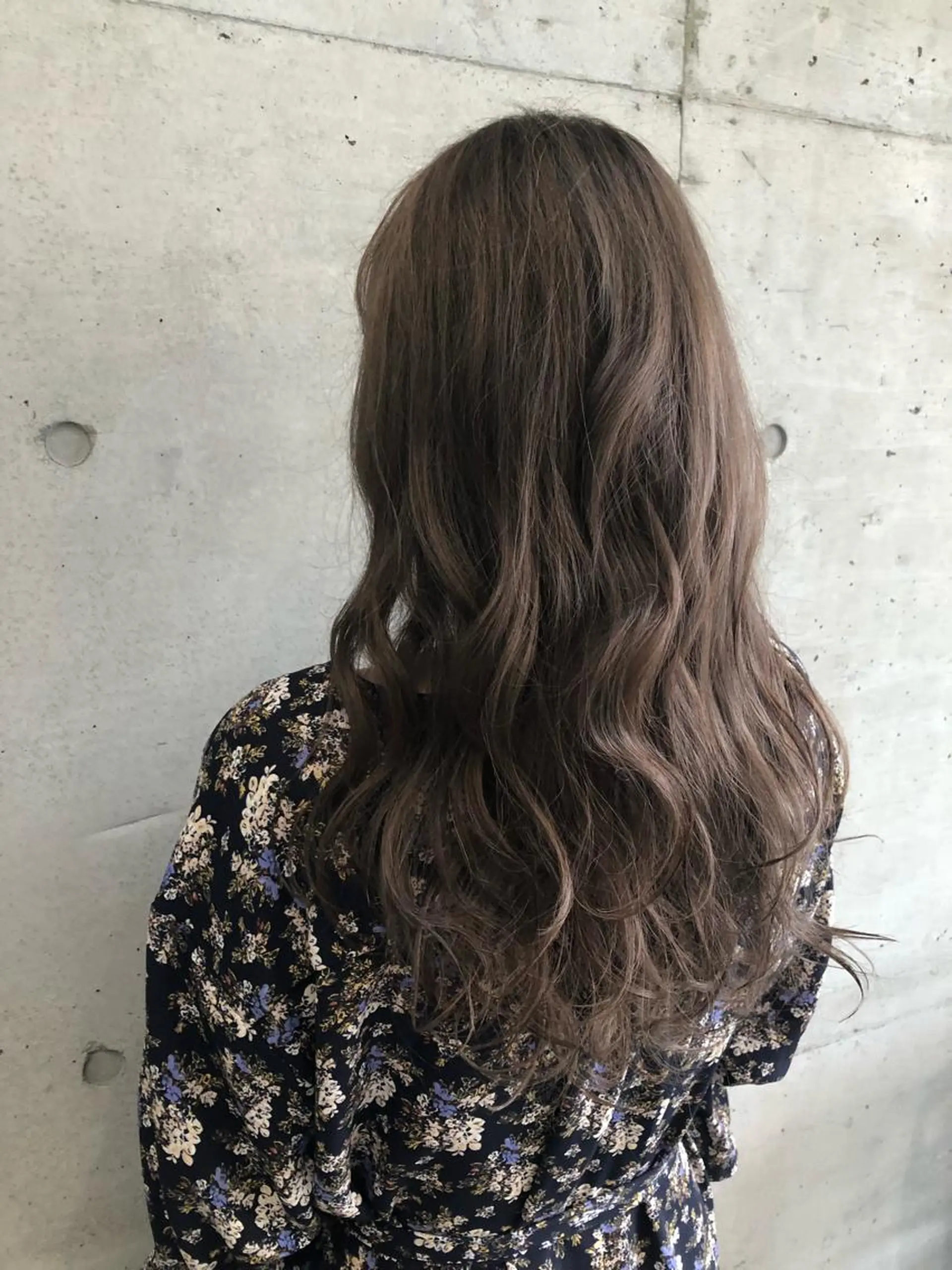 ロング カラー グレージュ ハイライトカラー ハイライト 大栗 佑也  髪質改善のヘアスタイル