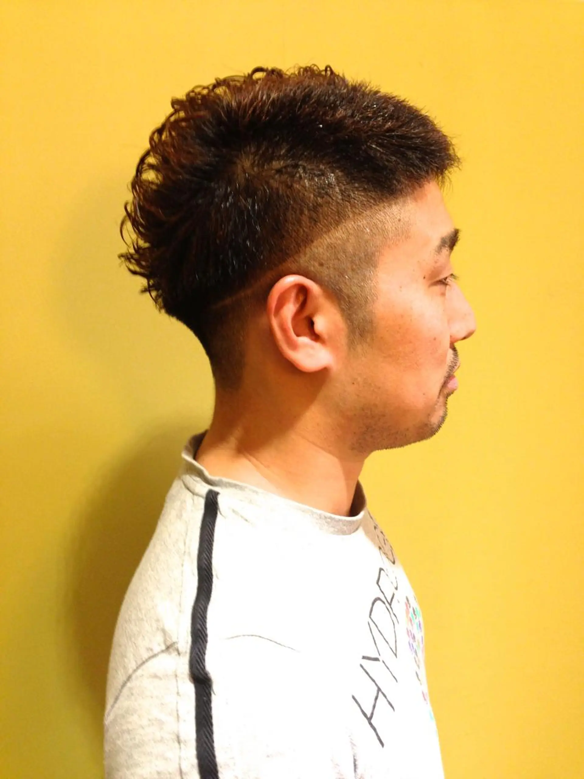 ショート カラー メンズ 鬼頭 洋吏のヘアスタイル