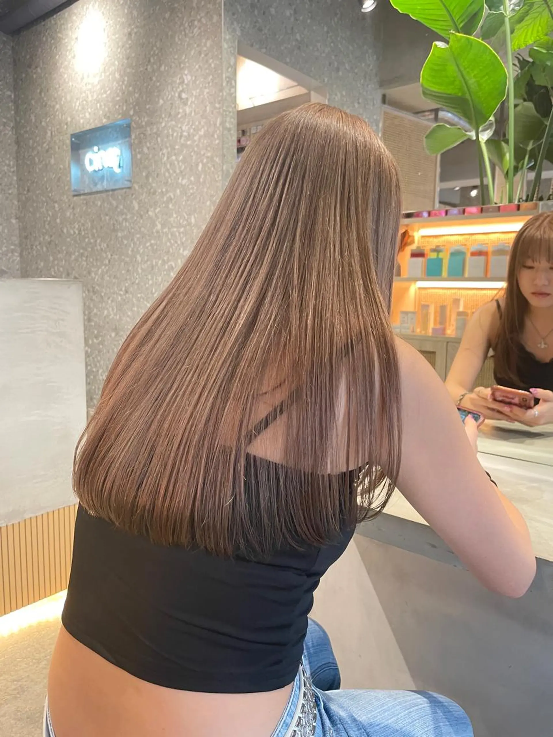 ロング カラー ベージュカラー ブリーチ ダブルカラー インナーカラー ミルクティーベージュ 透明感カラー 大人グレージュ有村のヘアスタイル