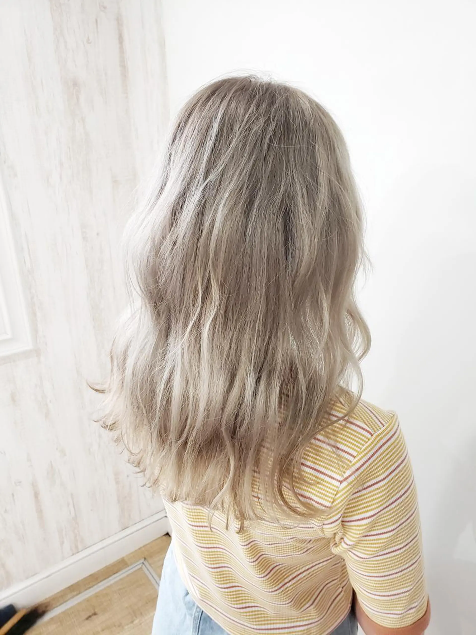 カラー ブロンド カット ヘアカラー デザインカラー 小西勇次のヘアスタイル