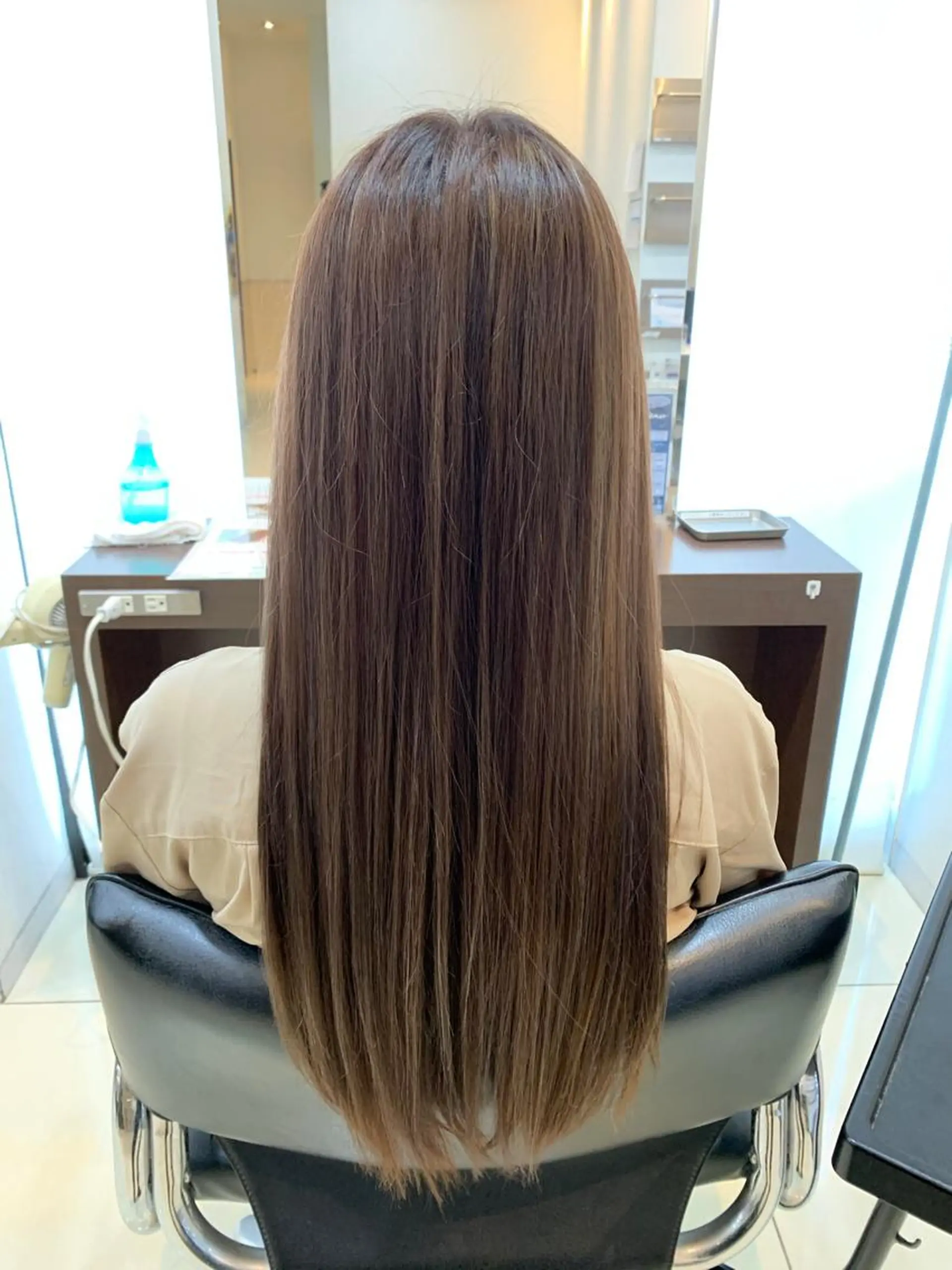 ロング ハイライト OPERA 赤塚のヘアスタイル