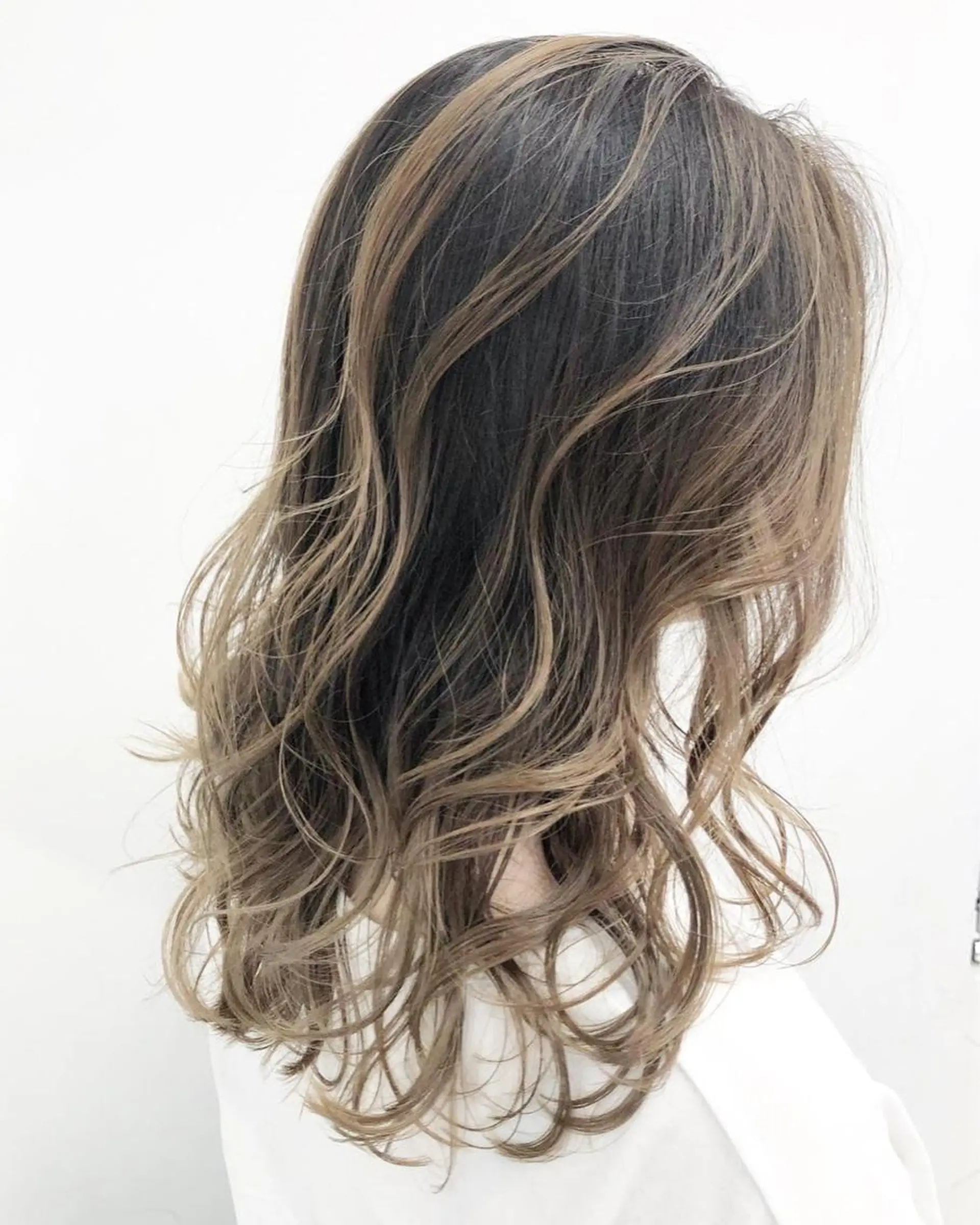 セミロング カラー バレイヤージュ レイヤーカット 🦄インナーカラー 🦄貫井彩花のヘアスタイル