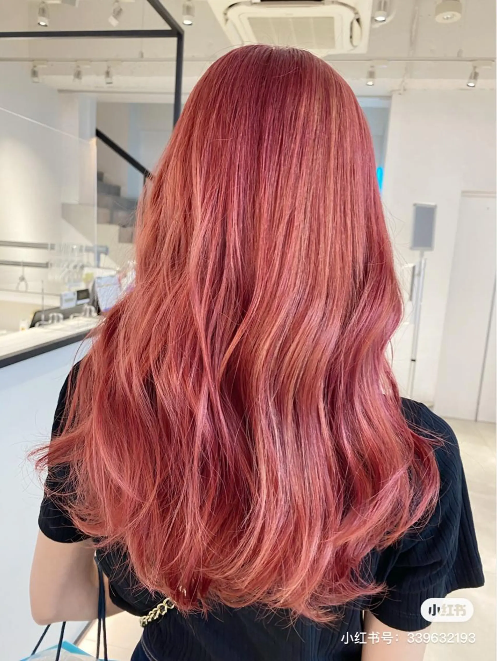 ロング ヘアカラー レイヤーカット カノン🩷のヘアスタイル