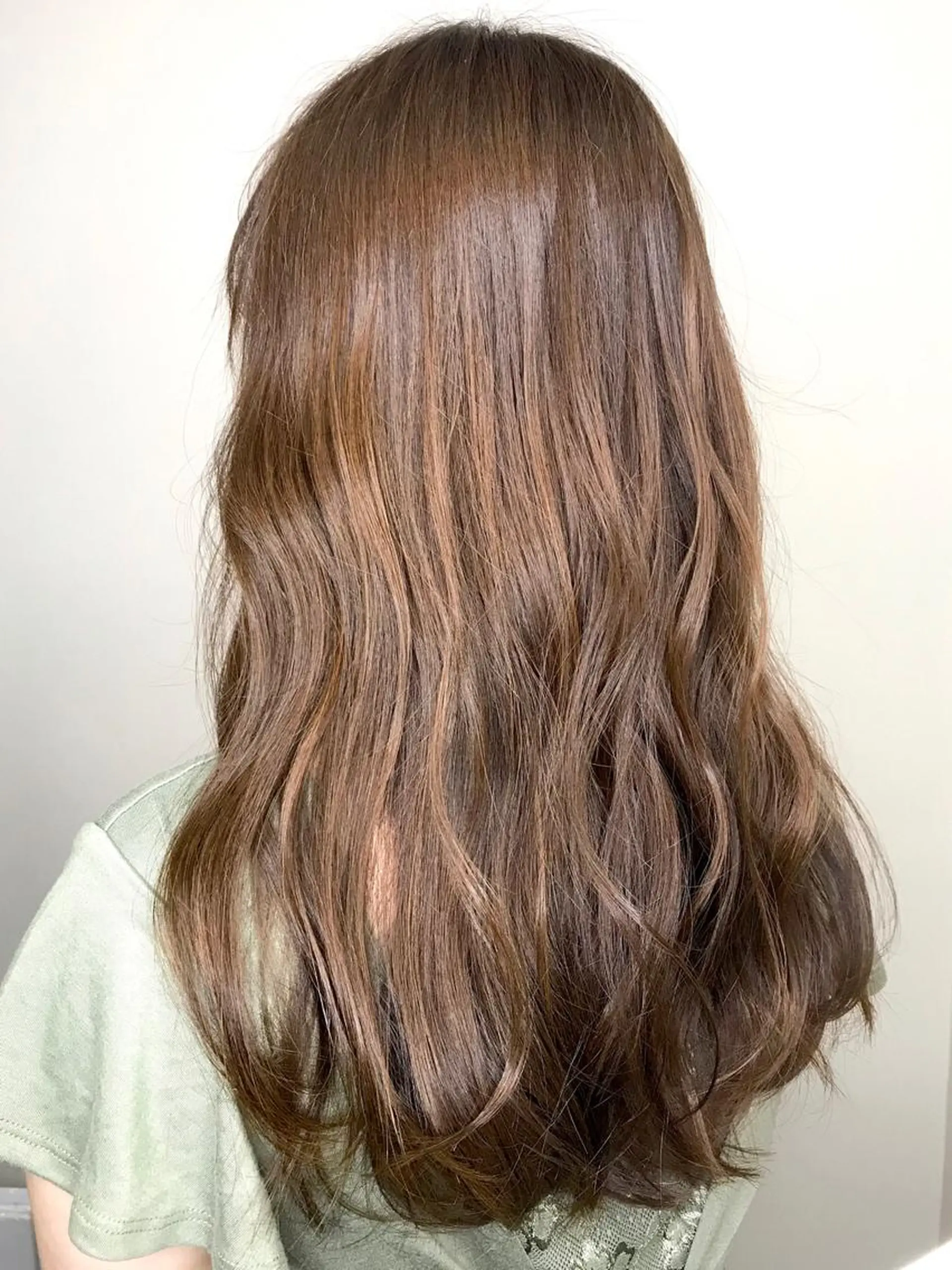 セミロング カラー 透明感カラーブリーチ 🌼シゲモトアヤ🌼のヘアスタイル