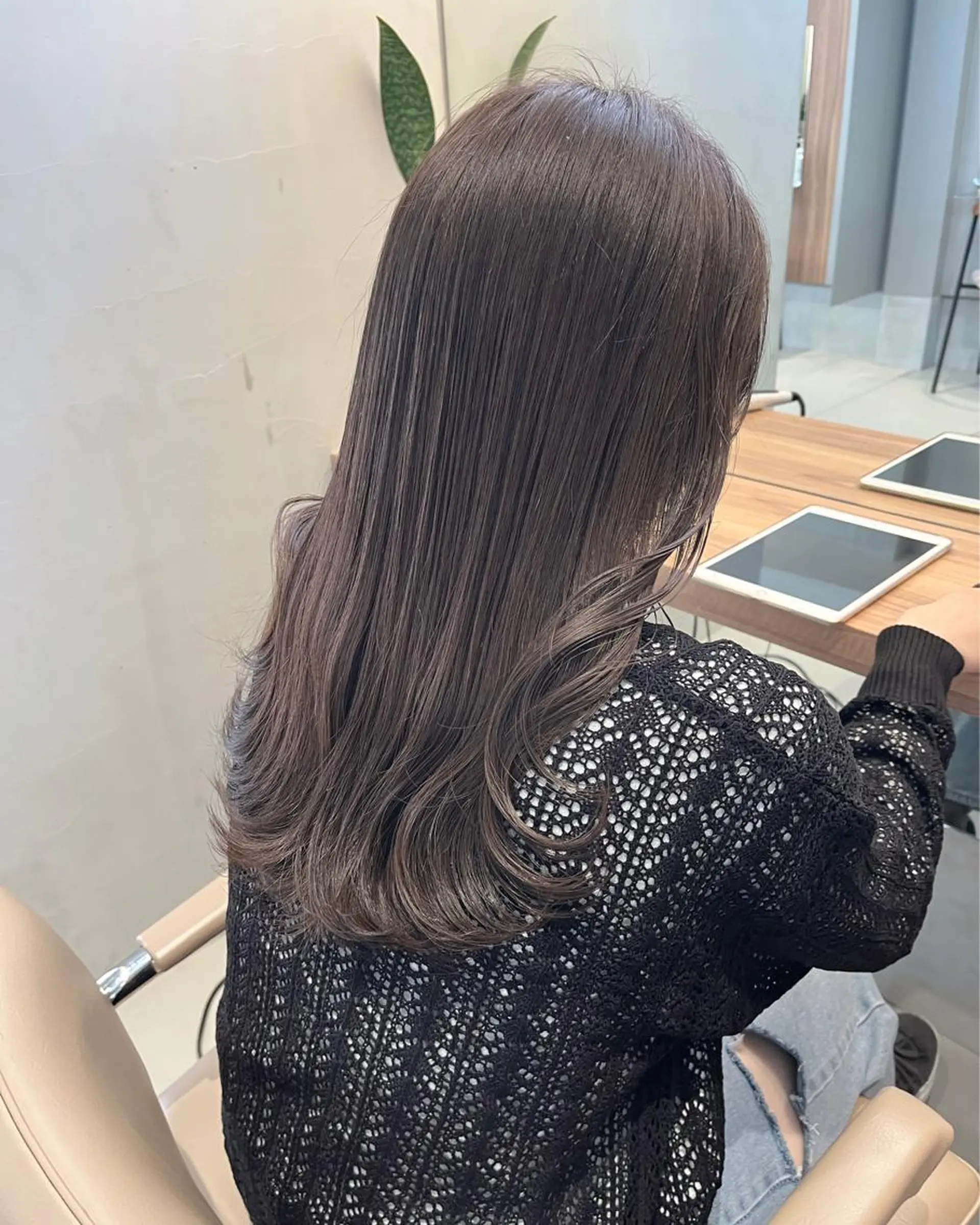 ロング ブリーチなし 寒色カラーのヘアスタイル