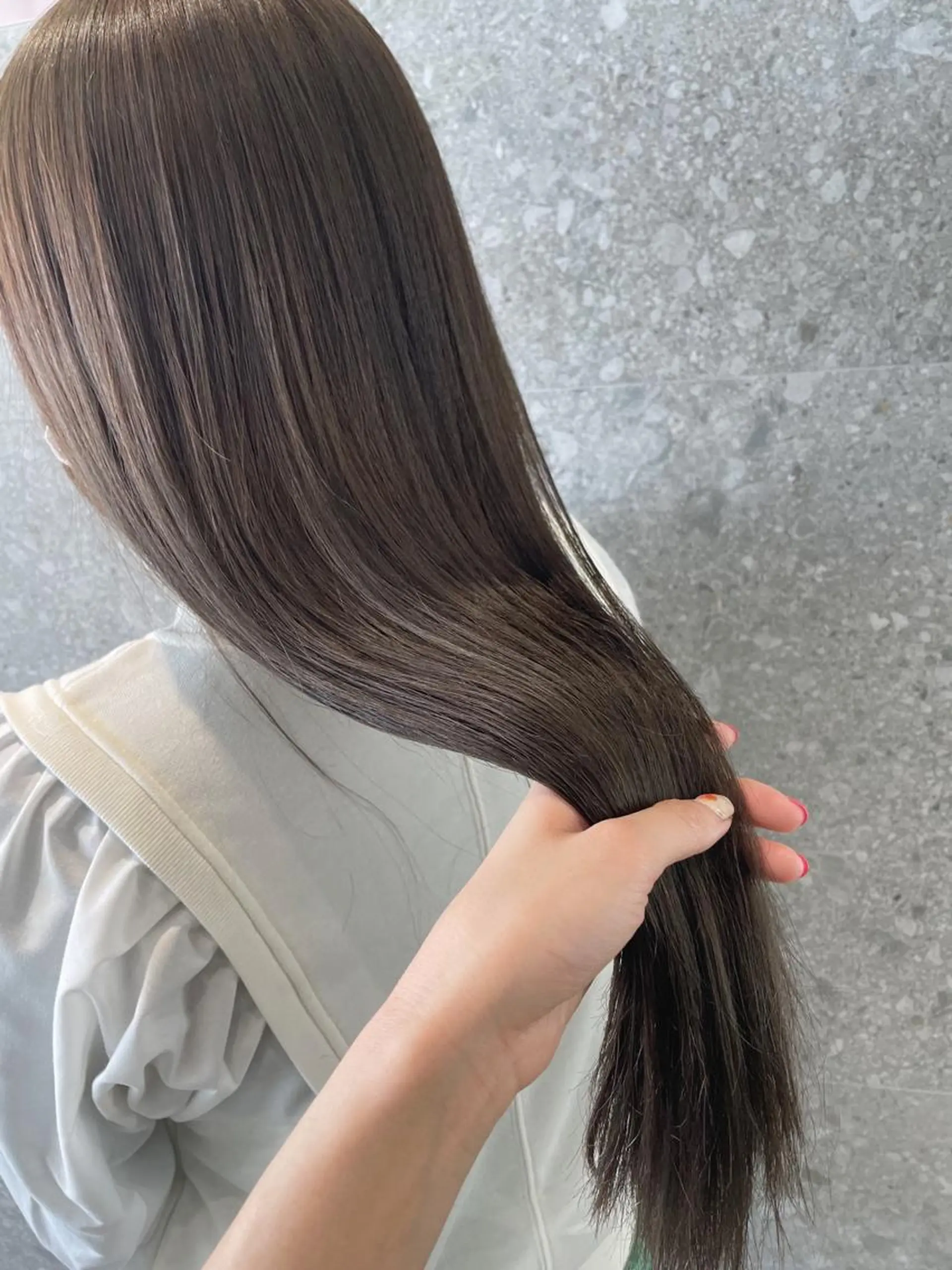 ロング カラー グレージュ カット ヘアカラー トリートメント PHIDGE所属・山下 千明のヘアスタイル