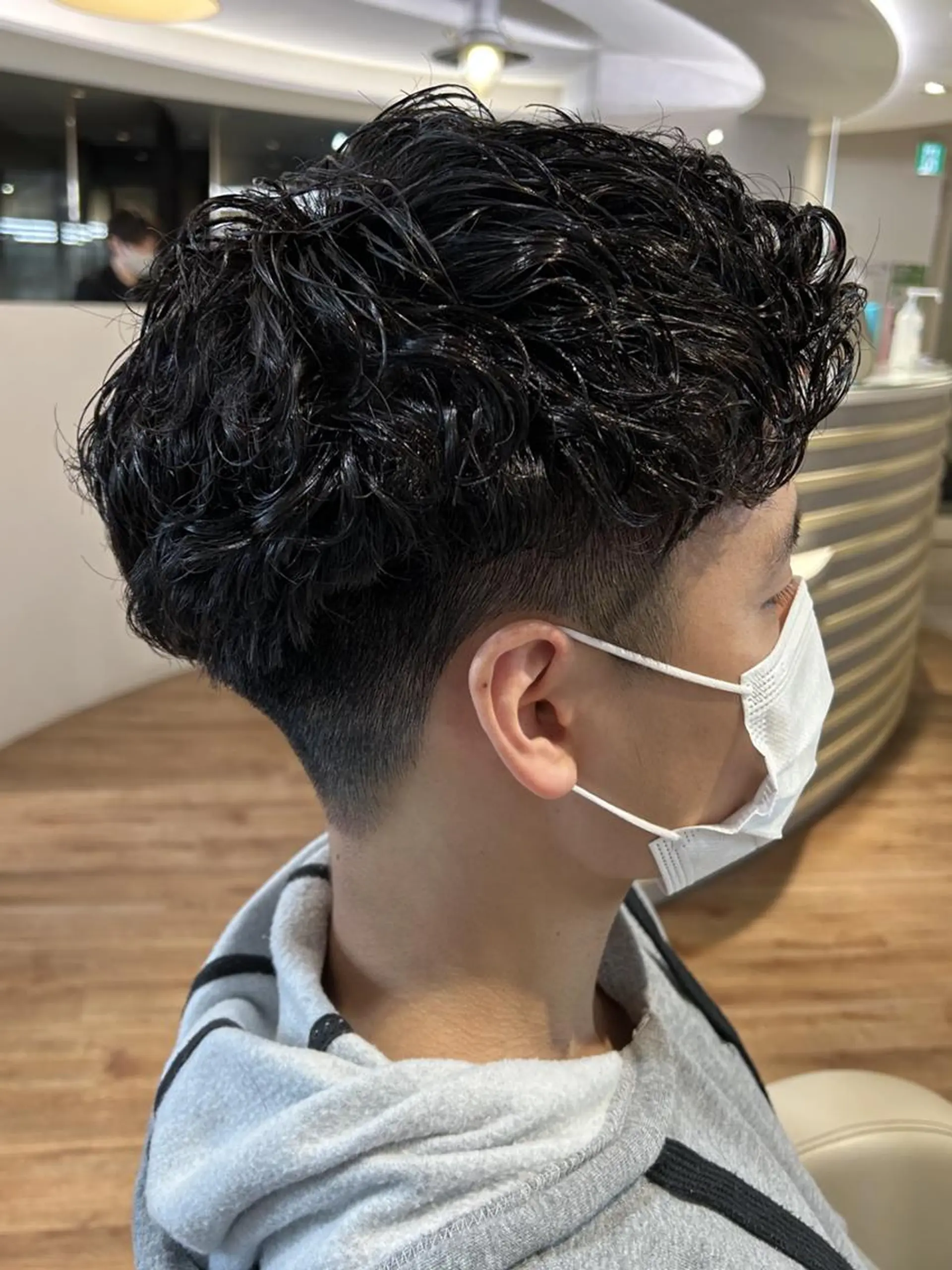 ショート メンズ パーマ メンズハイトーン メンズパーマ スペインカール スパイキーショート ツイストスパイラルパーマ カット パーマ メンズパーマ/ メンズカット/タクヤのヘアスタイル