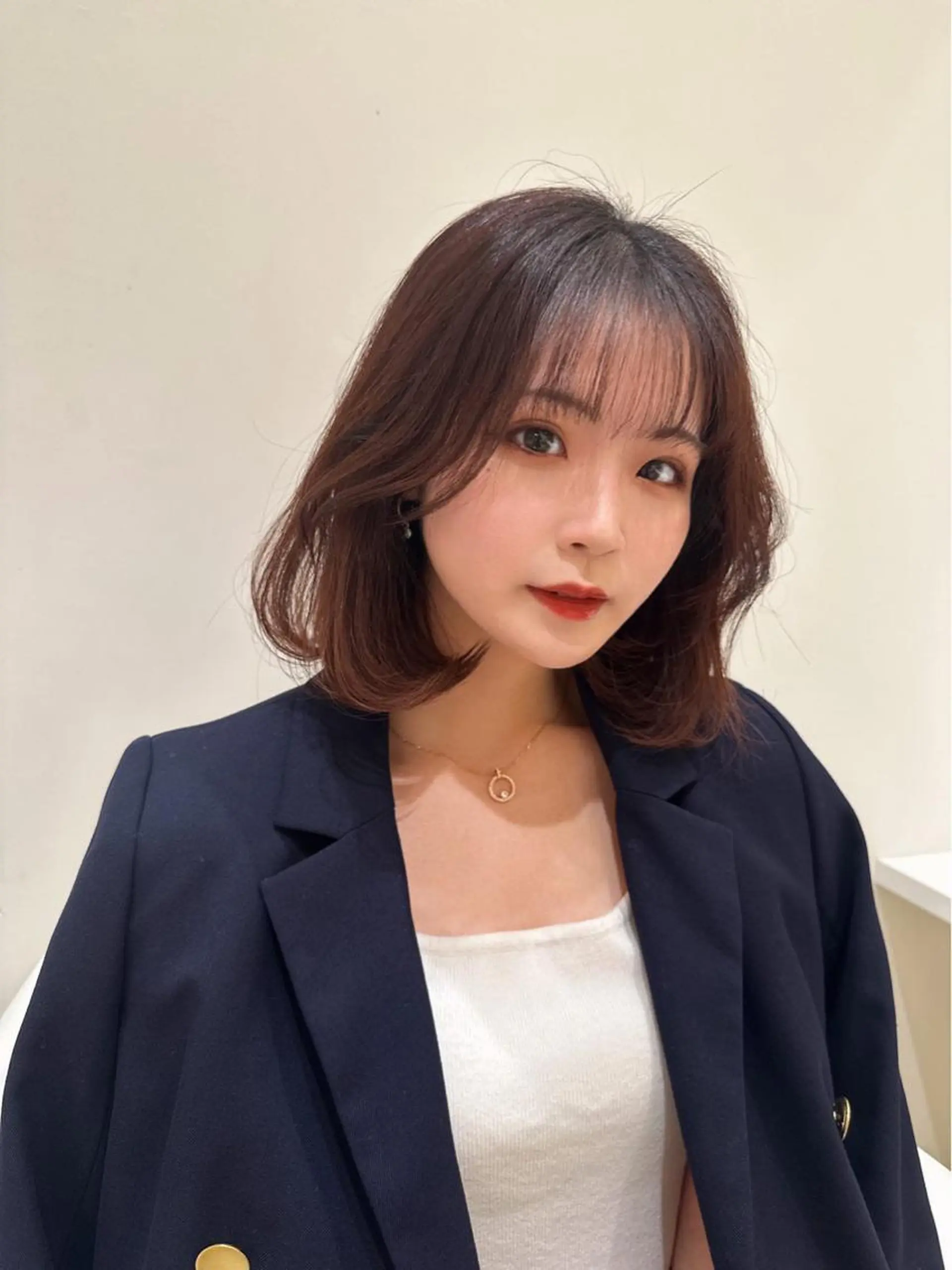 ミディアム カラー ヘアアレンジ 切りっぱなしボブ 黒髪 グレージュ ボブ くびれヘア 🌿レイヤー/ブリー チ/🌿JINのヘアスタイル