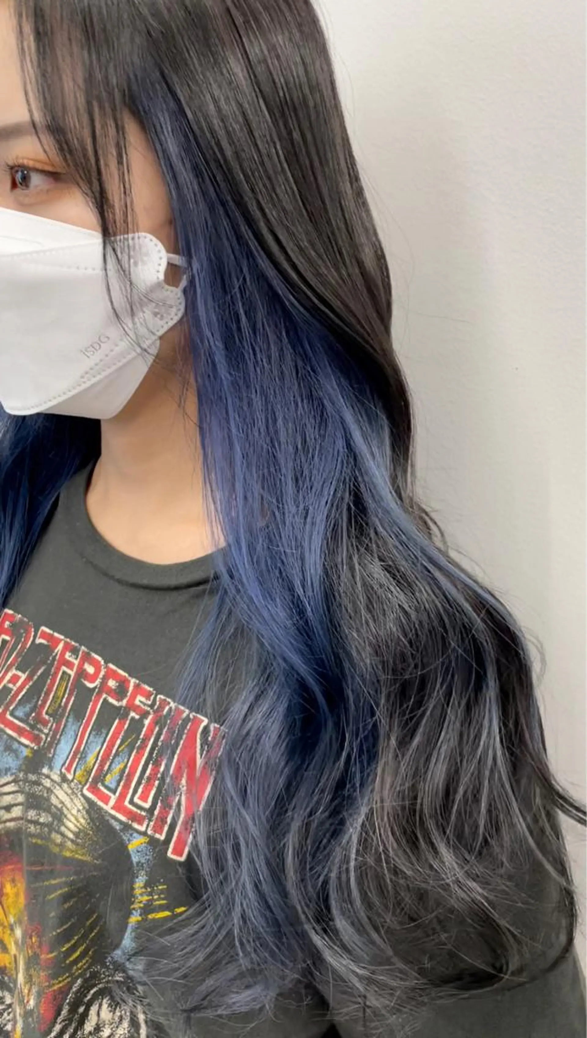 セミロング カラー ヘアアレンジ ブリーチ ブルーカラー インナーカラー ネイビーカラー ヘアカラー トリートメント 🦄インナーカラー 🦄貫井彩花のヘアスタイル