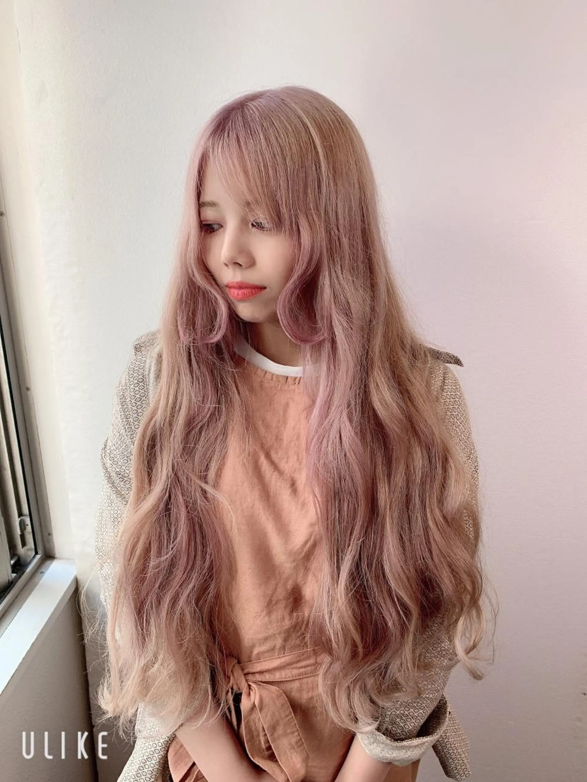 ロング カラー ベージュカラー ハイトーンカラー ラベンダーカラー ラベンダーベージュ ピンクカラー ヘアカラー 似合わせ/ブリーチ カラー.岡田友仁のヘアスタイル