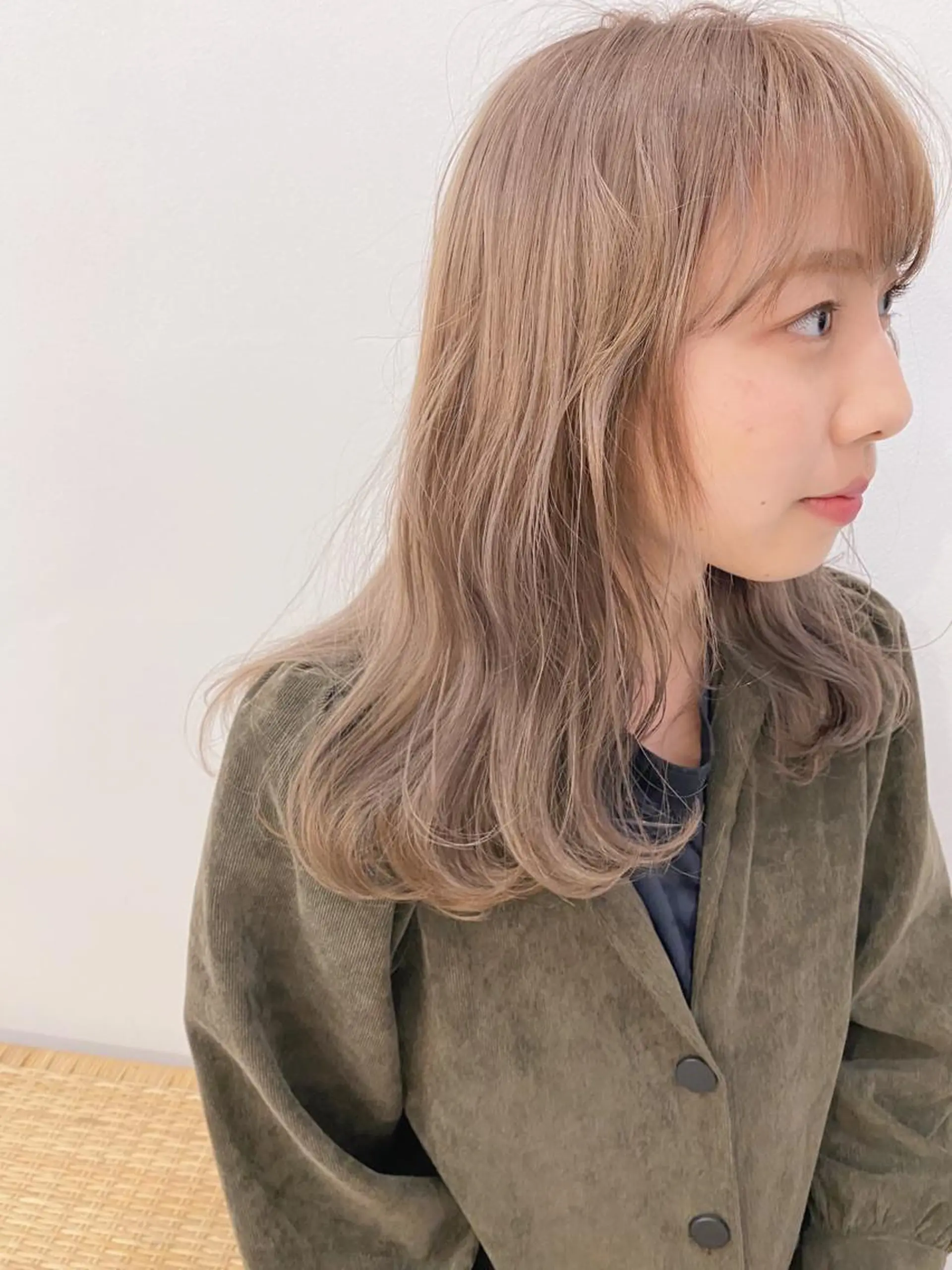 セミロング カラー カット ヘアカラー トリートメント 顔周りレイヤー/韓国 ブリーチminamiのヘアスタイル