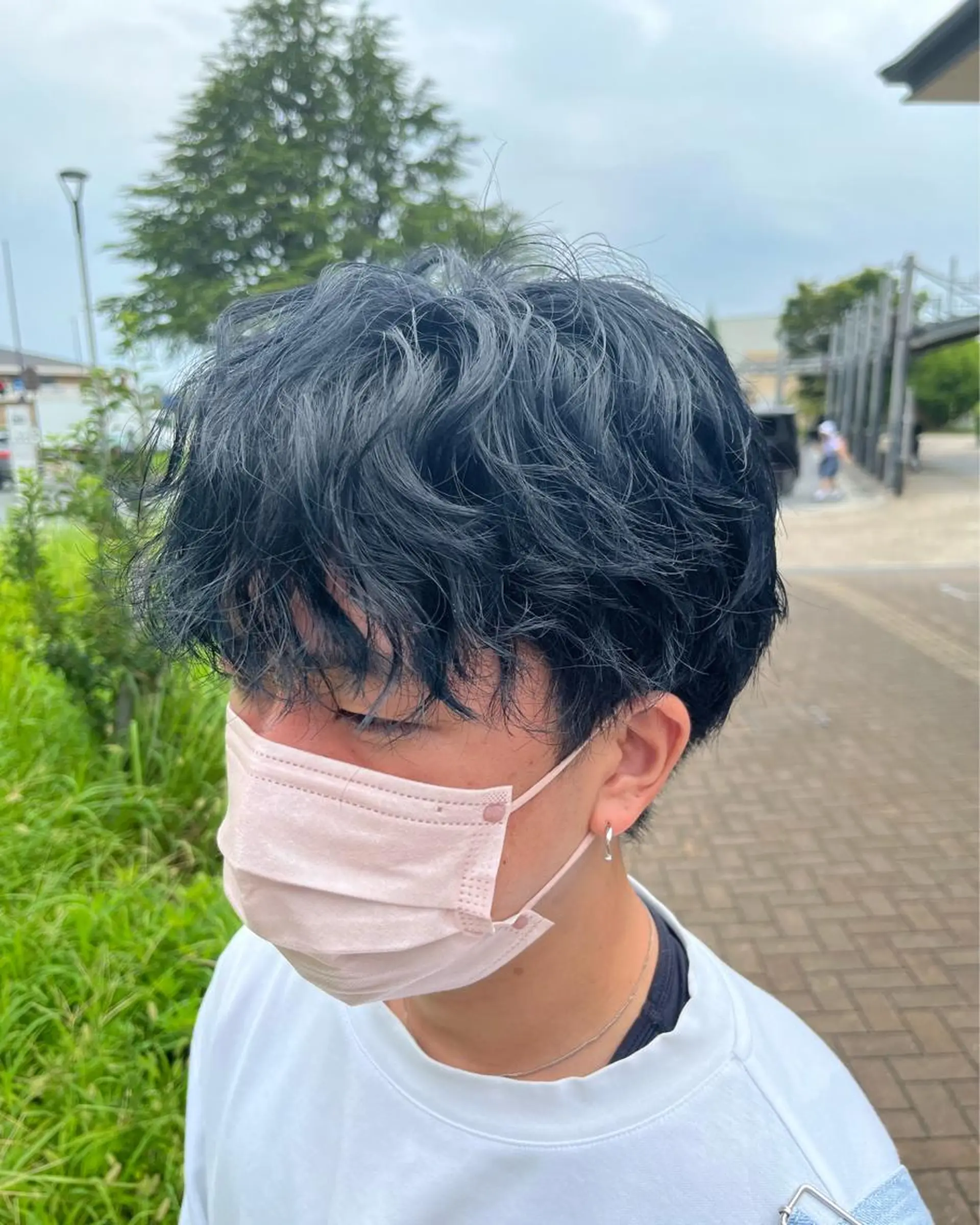 カラー ヘアアレンジ メンズ 黒髪 ブルーカラー ブルーブラック 透明感カラー REAL【レアル】所属・グレージュ/透け感 カラー/透明感カラーのヘアスタイル