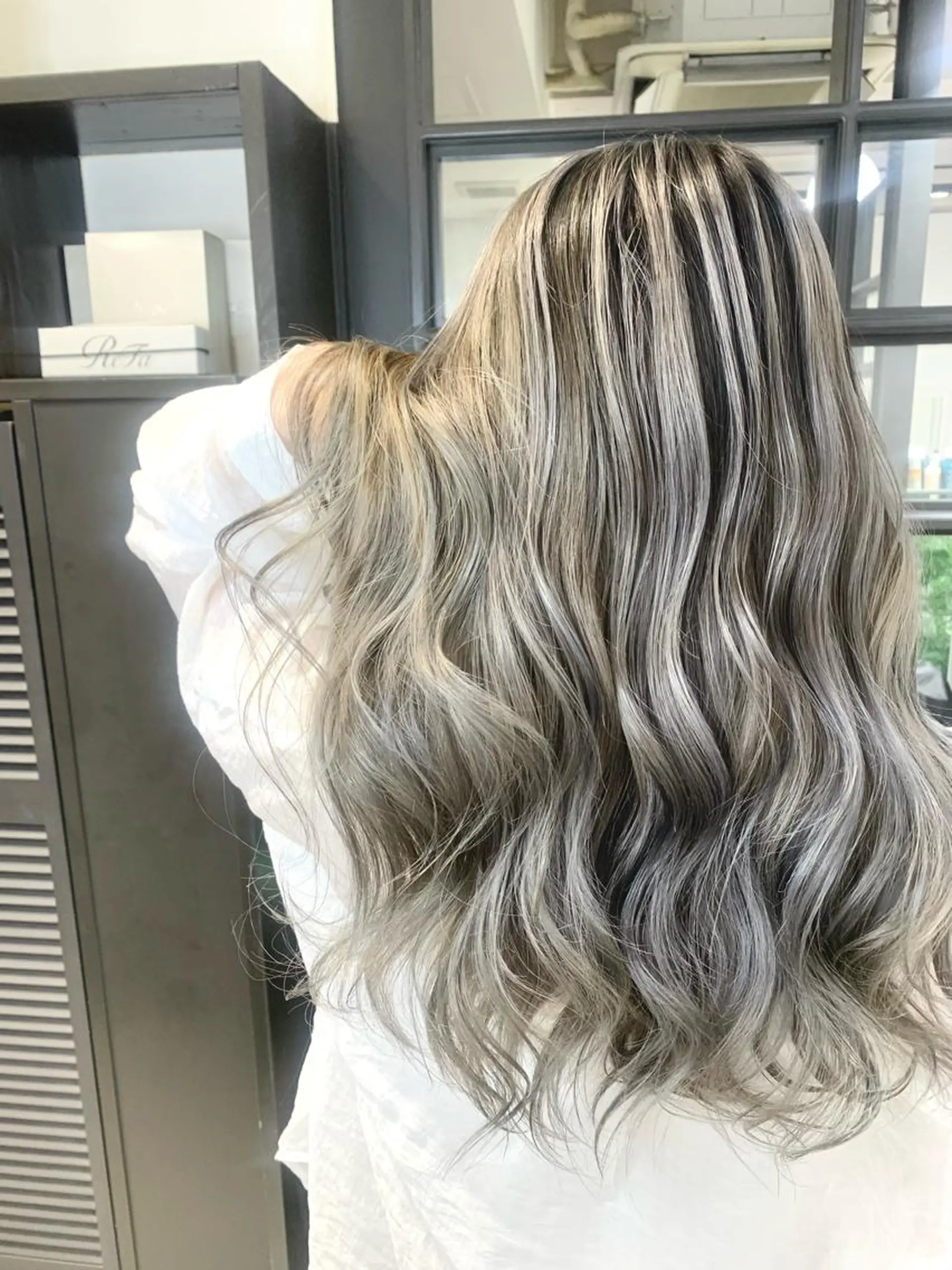 セミロング カラー バレイヤージュ レイヤーカット Giselハヤシ ケンタのヘアスタイル