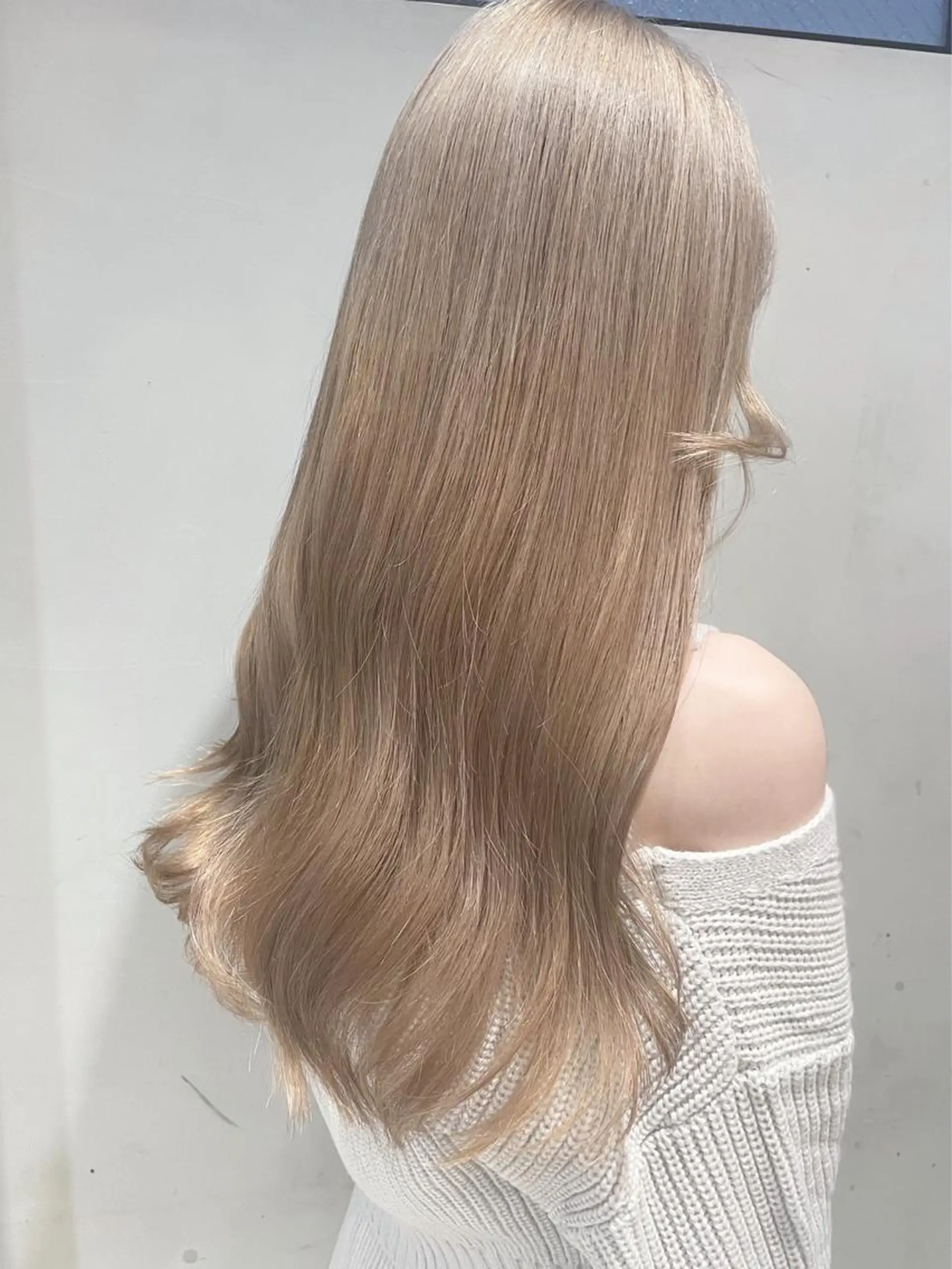 セミロング カラー 暗髪🐈‍⬛艶髪☔︎ 愛弥のヘアスタイル