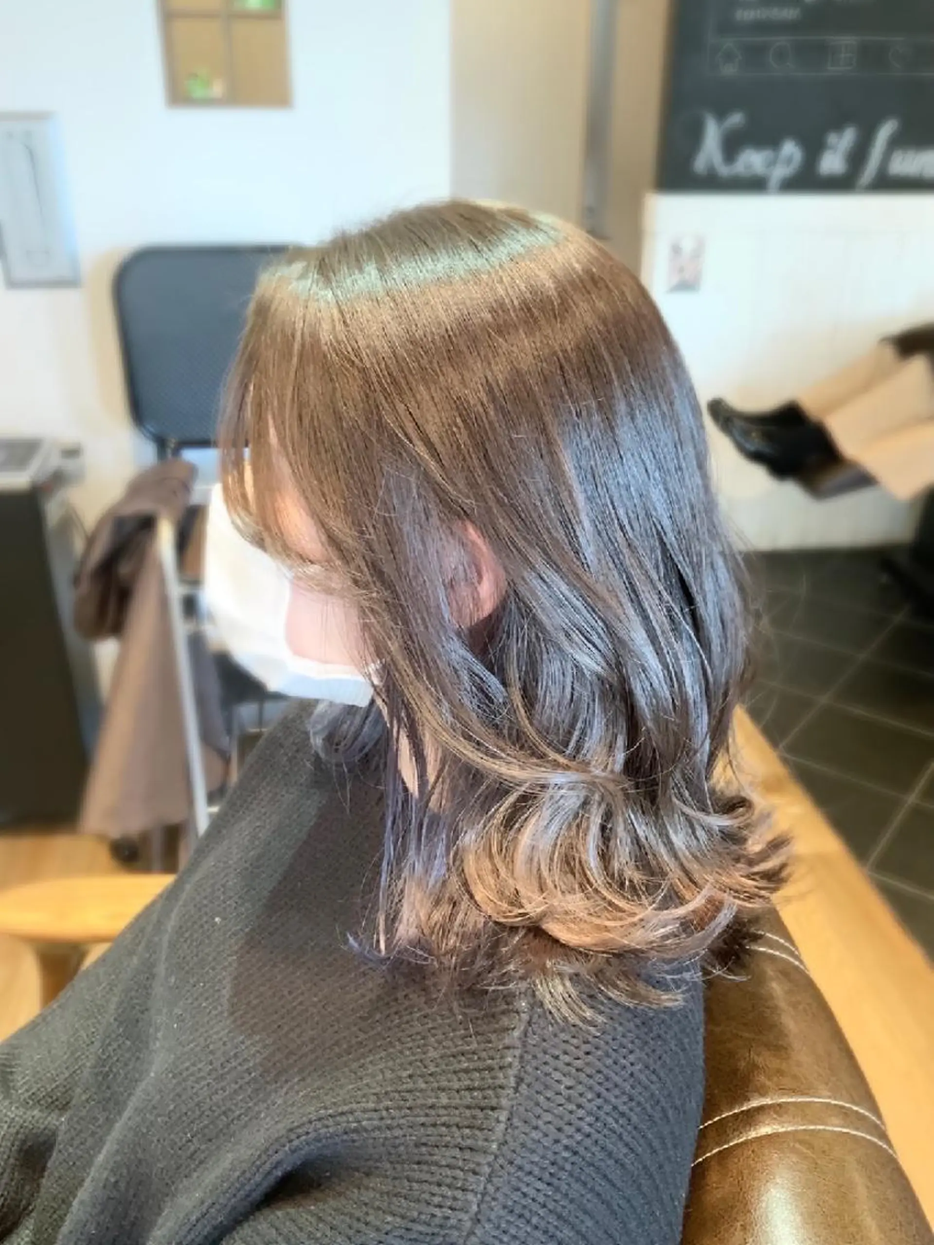 カラー イヤリングカラー グレージュ ヘアカラー 堀 望美のヘアスタイル