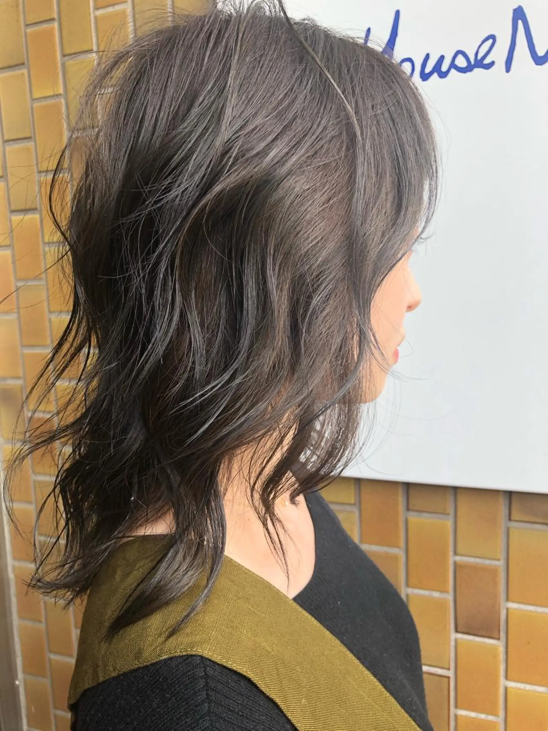 ミディアム カット ヘアカラー 岡本 一平のヘアスタイル