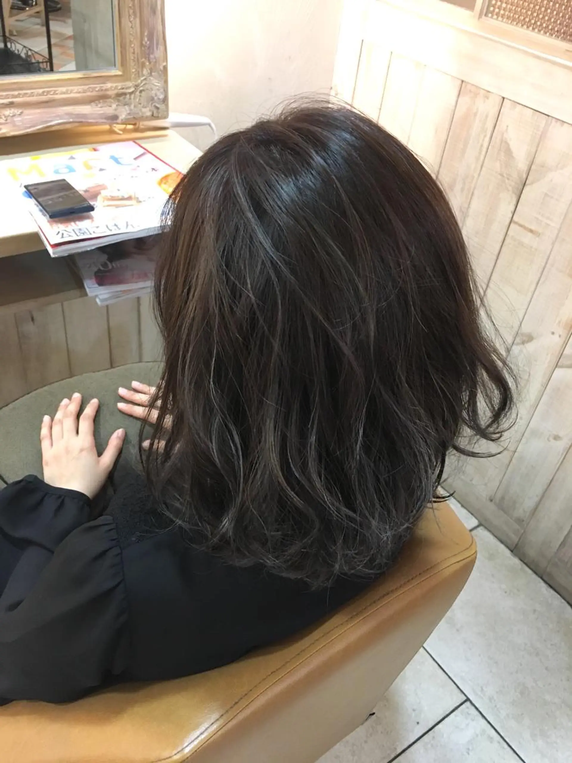 ミディアム カラー グレージュ ハイライトカラー ハイライト 森 早希絵のヘアスタイル