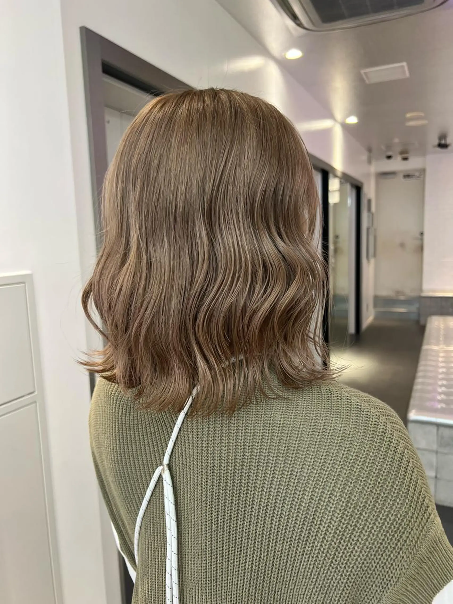 ミディアム カラー 🌼動き×透明感🩵 ハイトーン/ナナのヘアスタイル