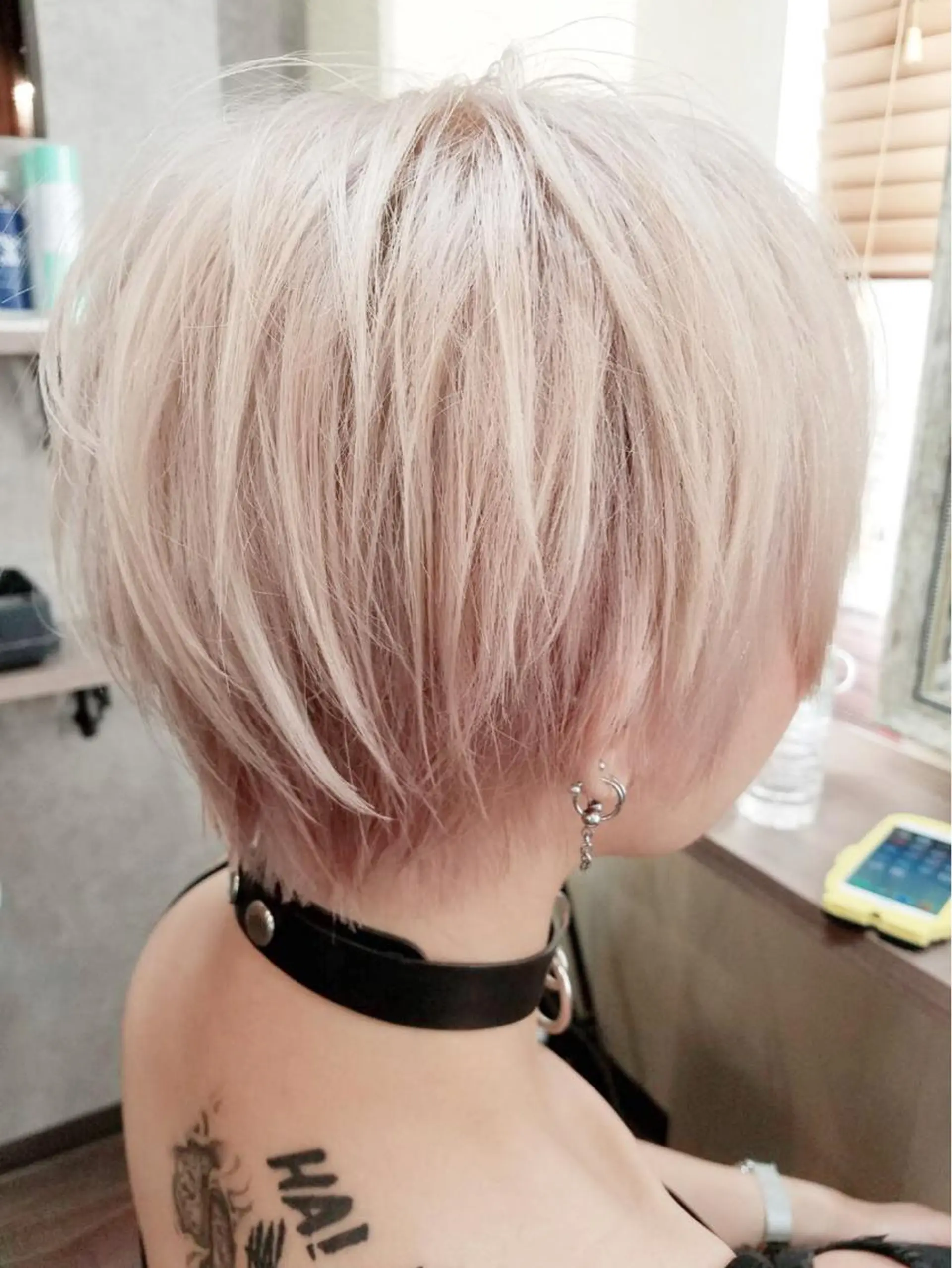 ショート カラー ブリーチ ケアブリーチ 田井中 悠紀のヘアスタイル