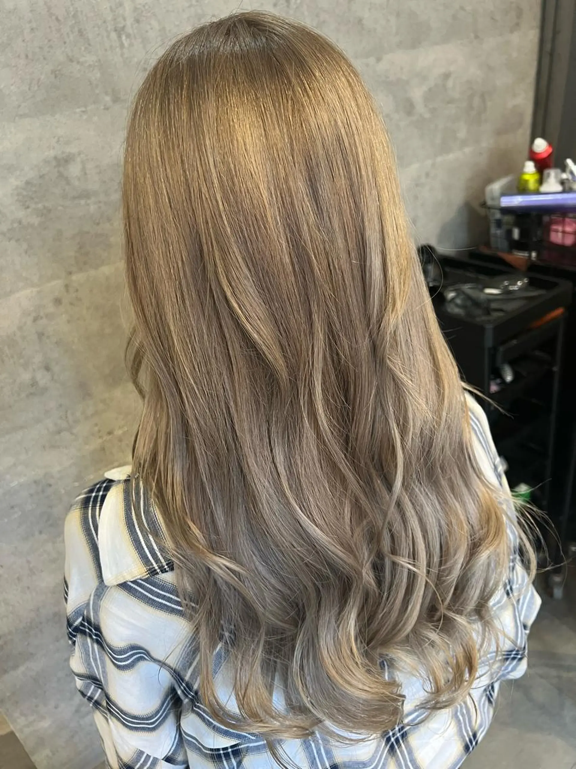 カラー ベージュカラー ブリーチ ホワイトベージュ ヘアカラー 'Oli所属・寺嶋 貴大のヘアスタイル