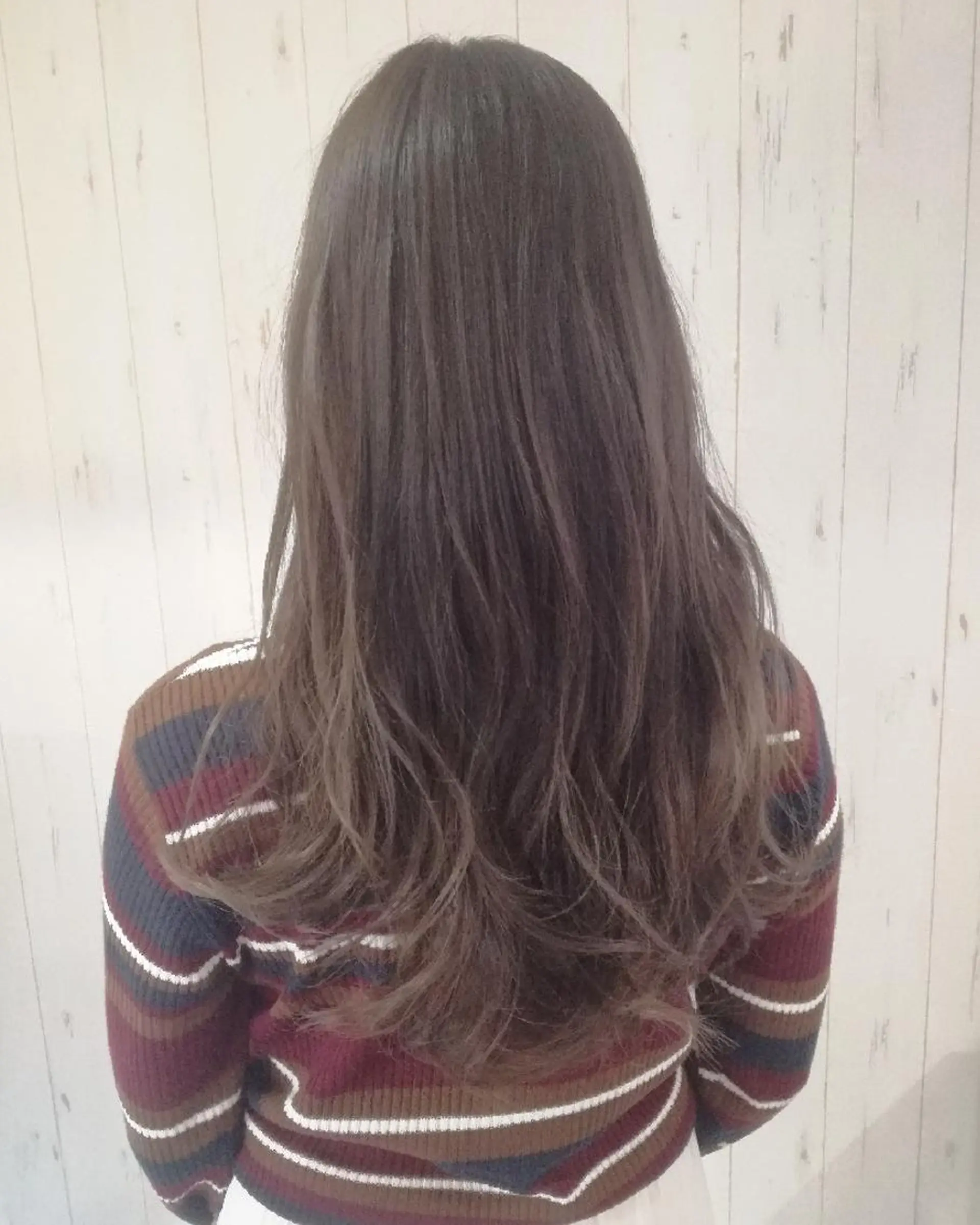 カラー ロング ベージュカラー シアーベージュ 西川 敏夫のヘアスタイル