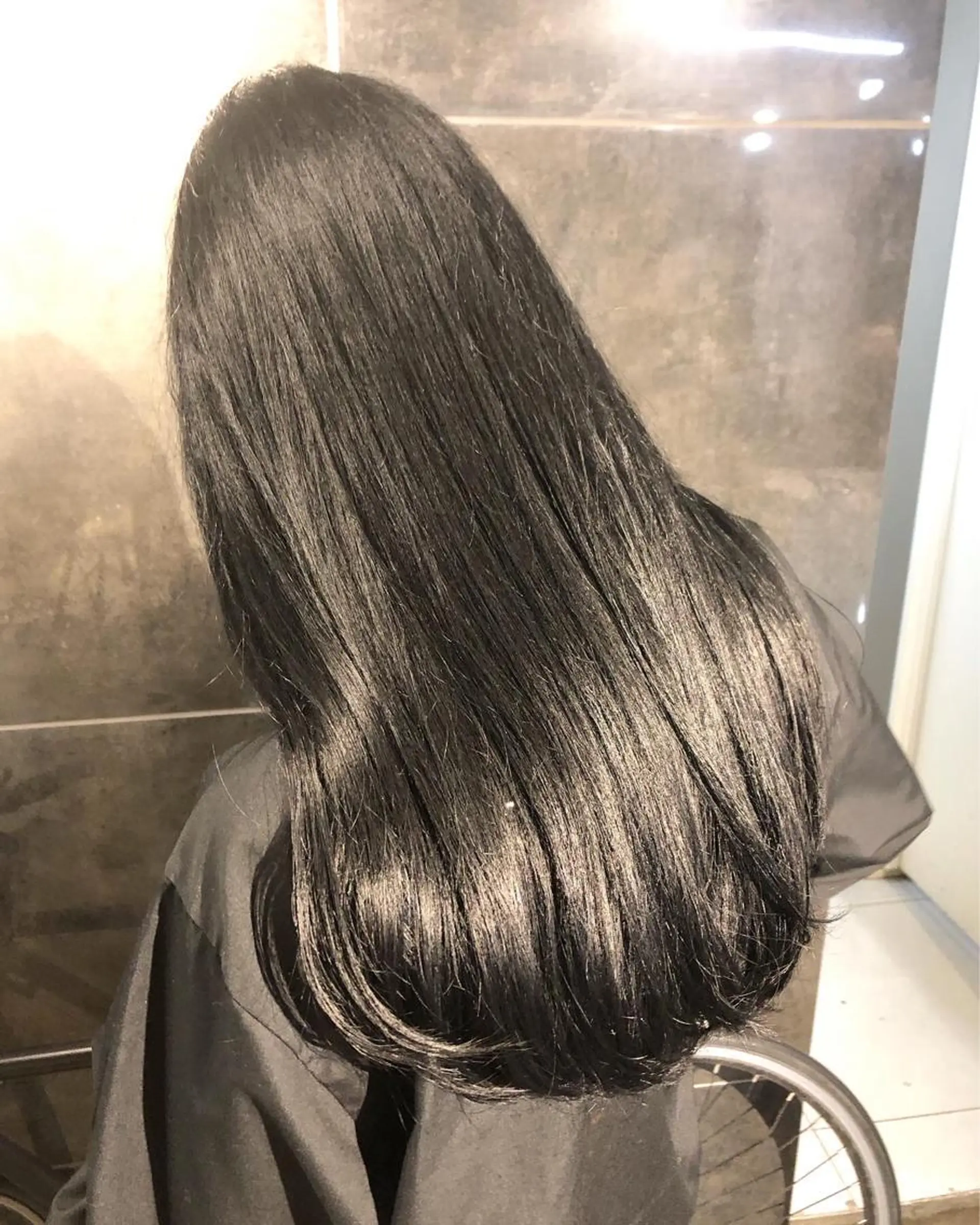 ロング カラー ヘアアレンジ 黒髪 ブルーカラー ブルーブラック ヘアカラー トリートメント ainico+所属・メンズ特化✂️栗原 侑也のヘアスタイル