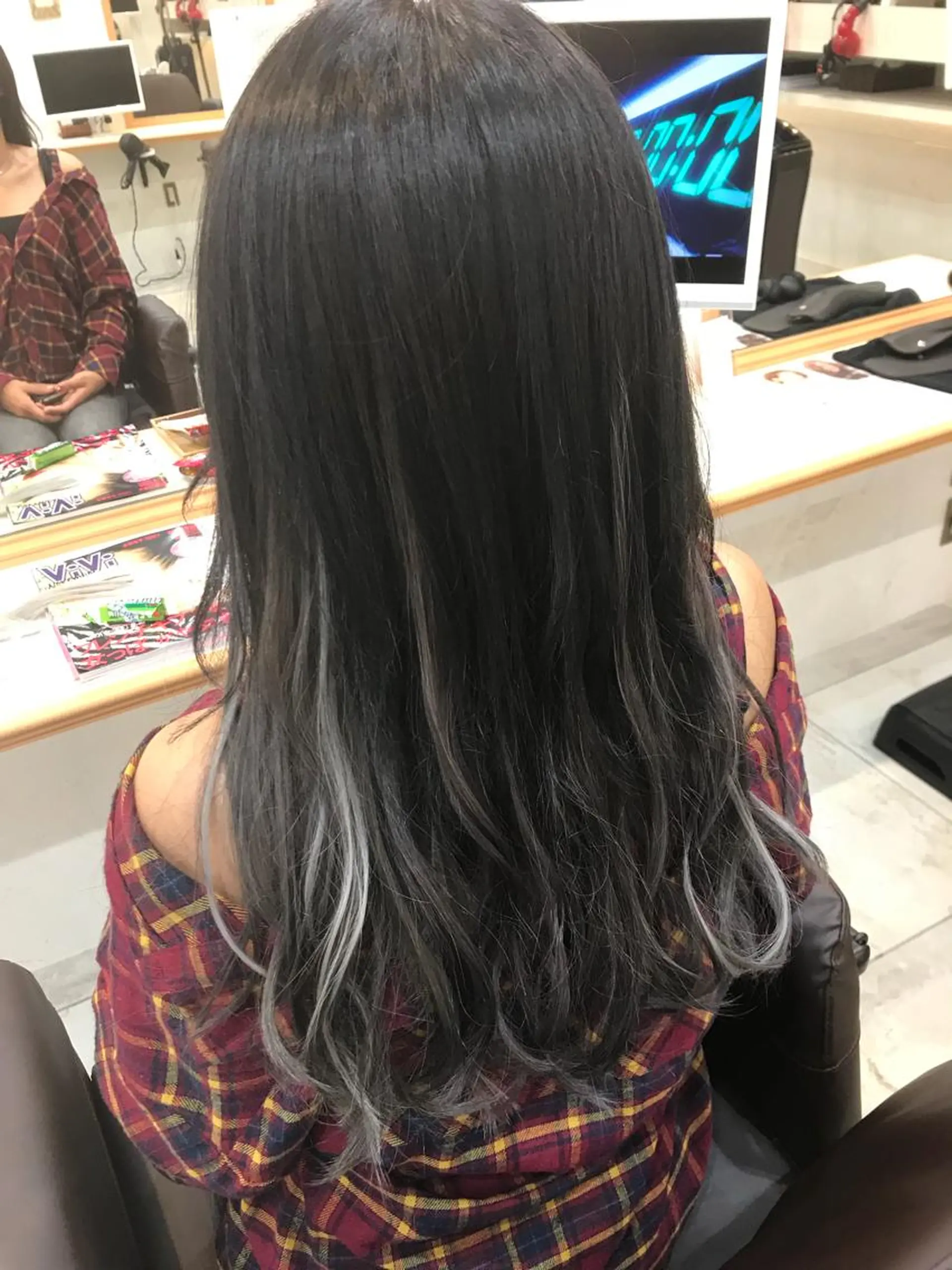 セミロング カラー ハイライトカラー エクステ ハイライト 平尾 拓也のヘアスタイル